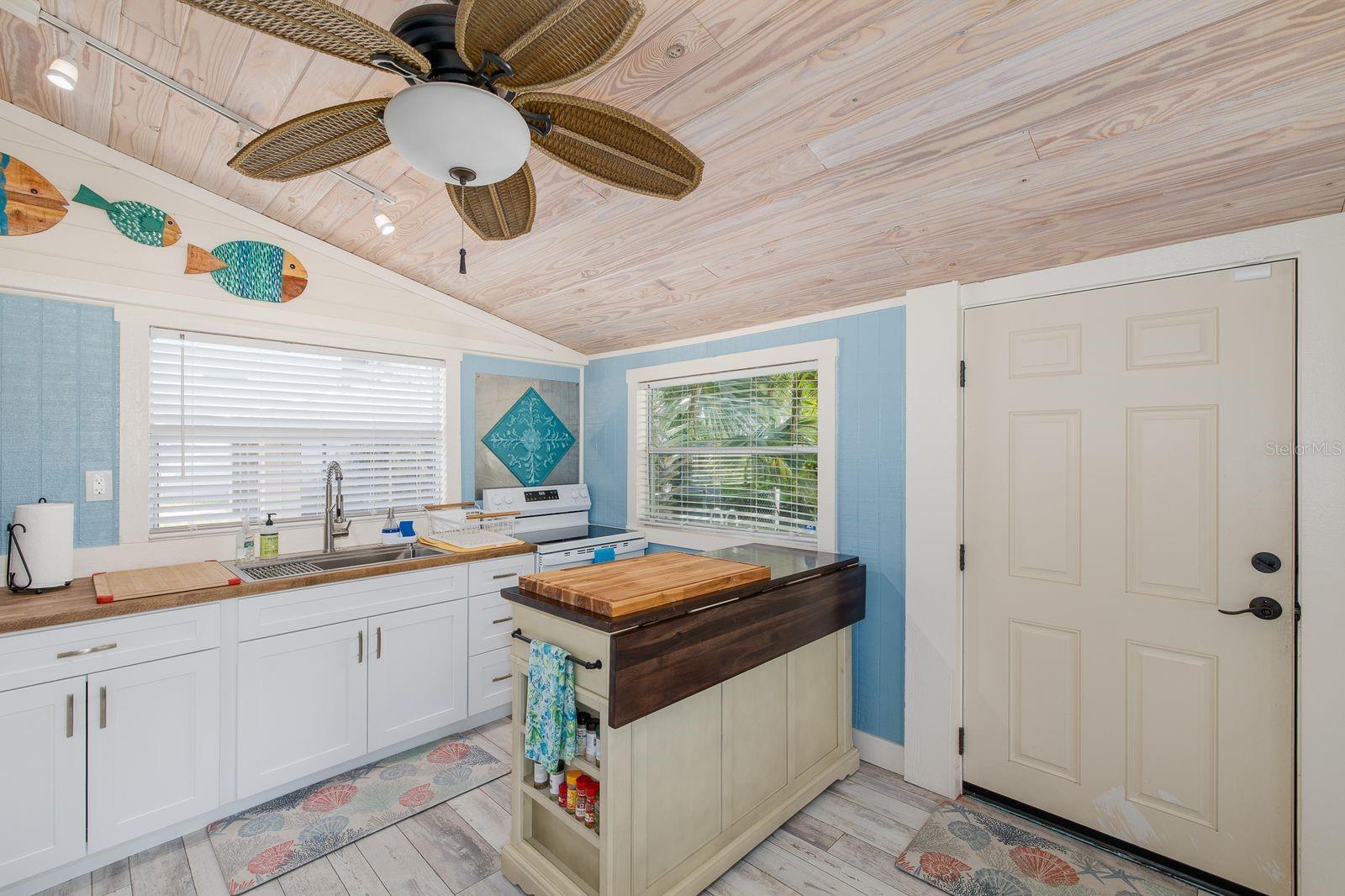 5473 DARLENE ST, WEEKI WACHEE, FL — photo 37