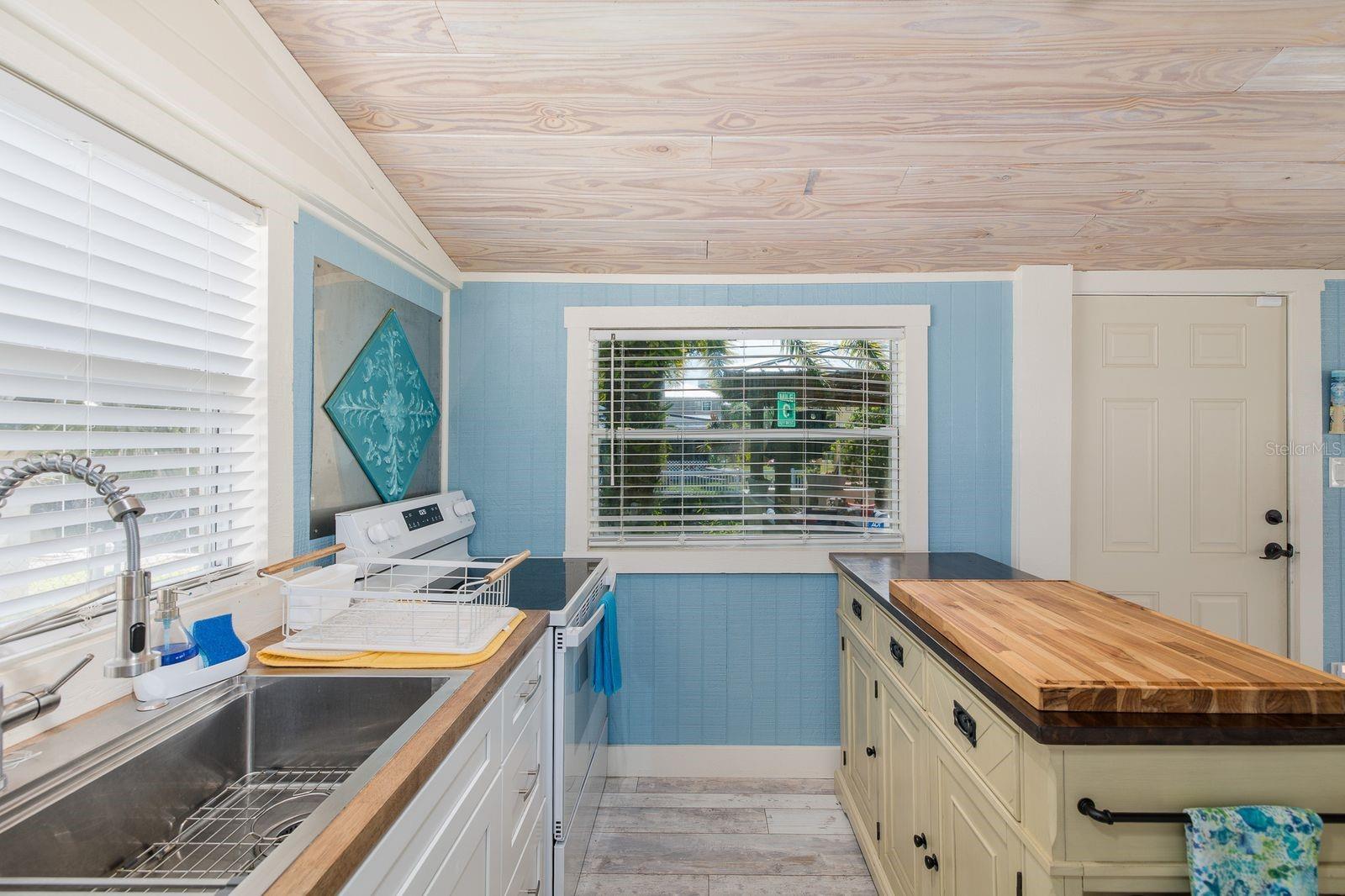 5473 DARLENE ST, WEEKI WACHEE, FL — photo 39