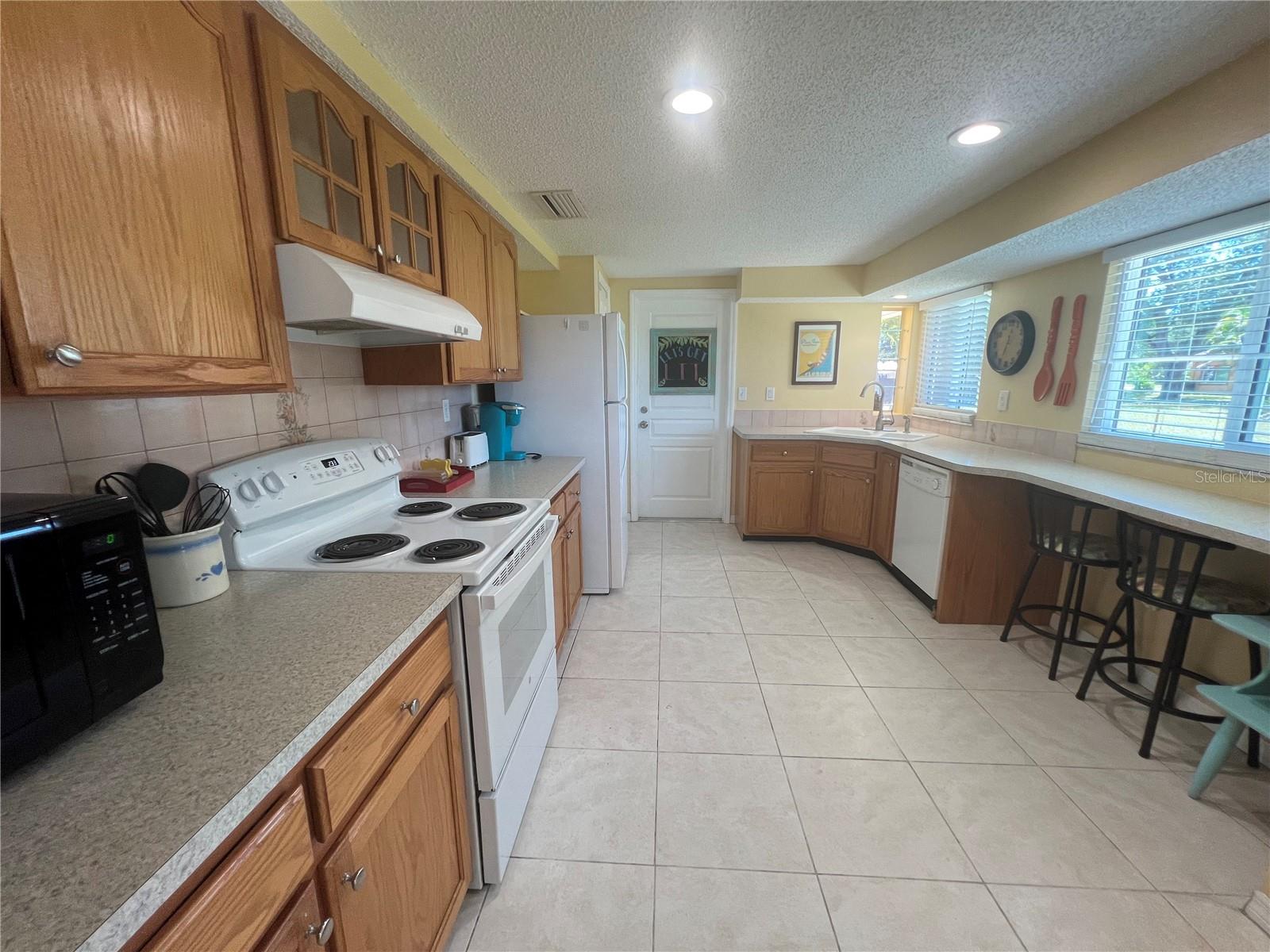 650 HARTFORD DR NW, PORT CHARLOTTE, FL — photo 6