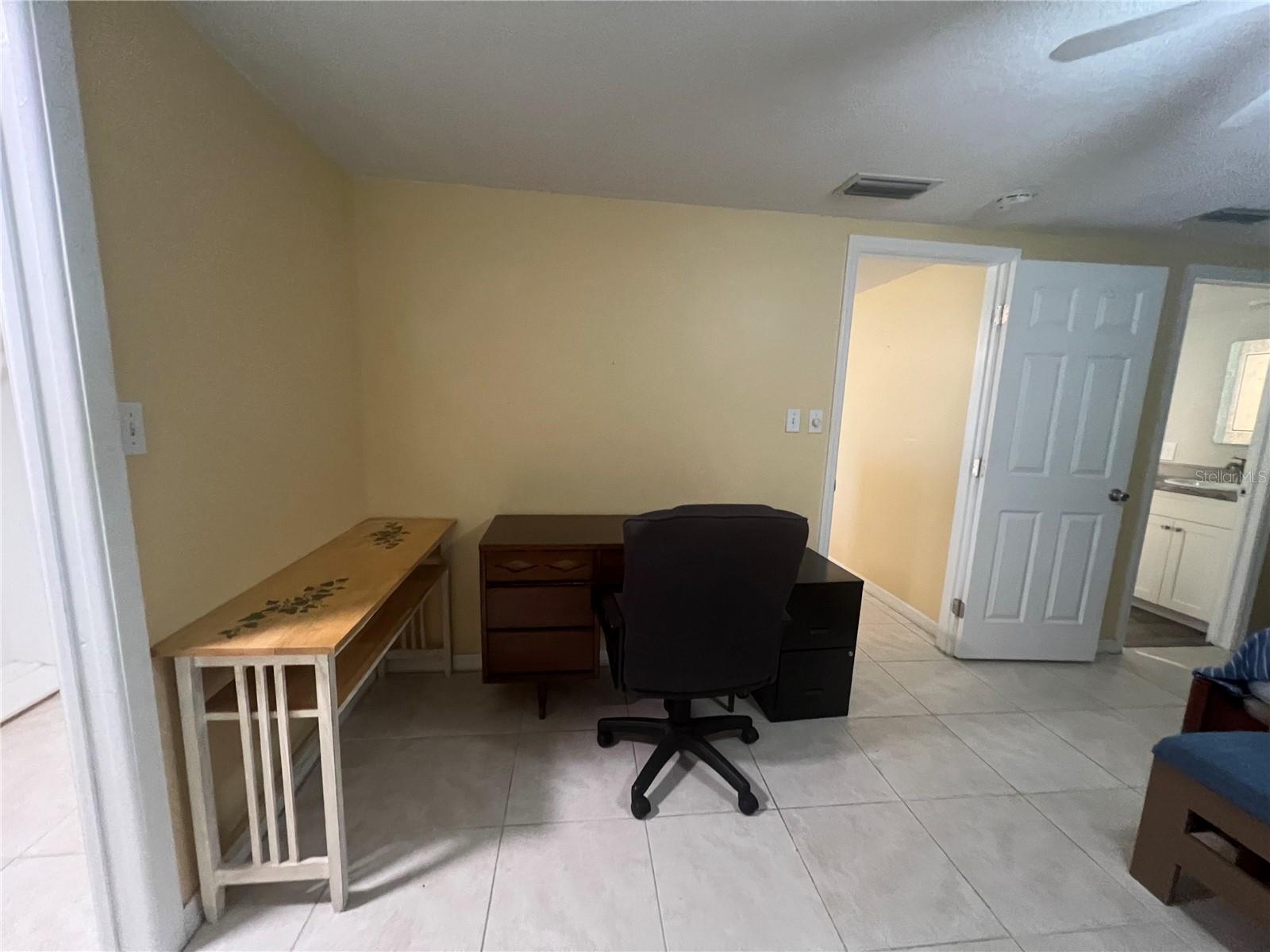 650 HARTFORD DR NW, PORT CHARLOTTE, FL — photo 16