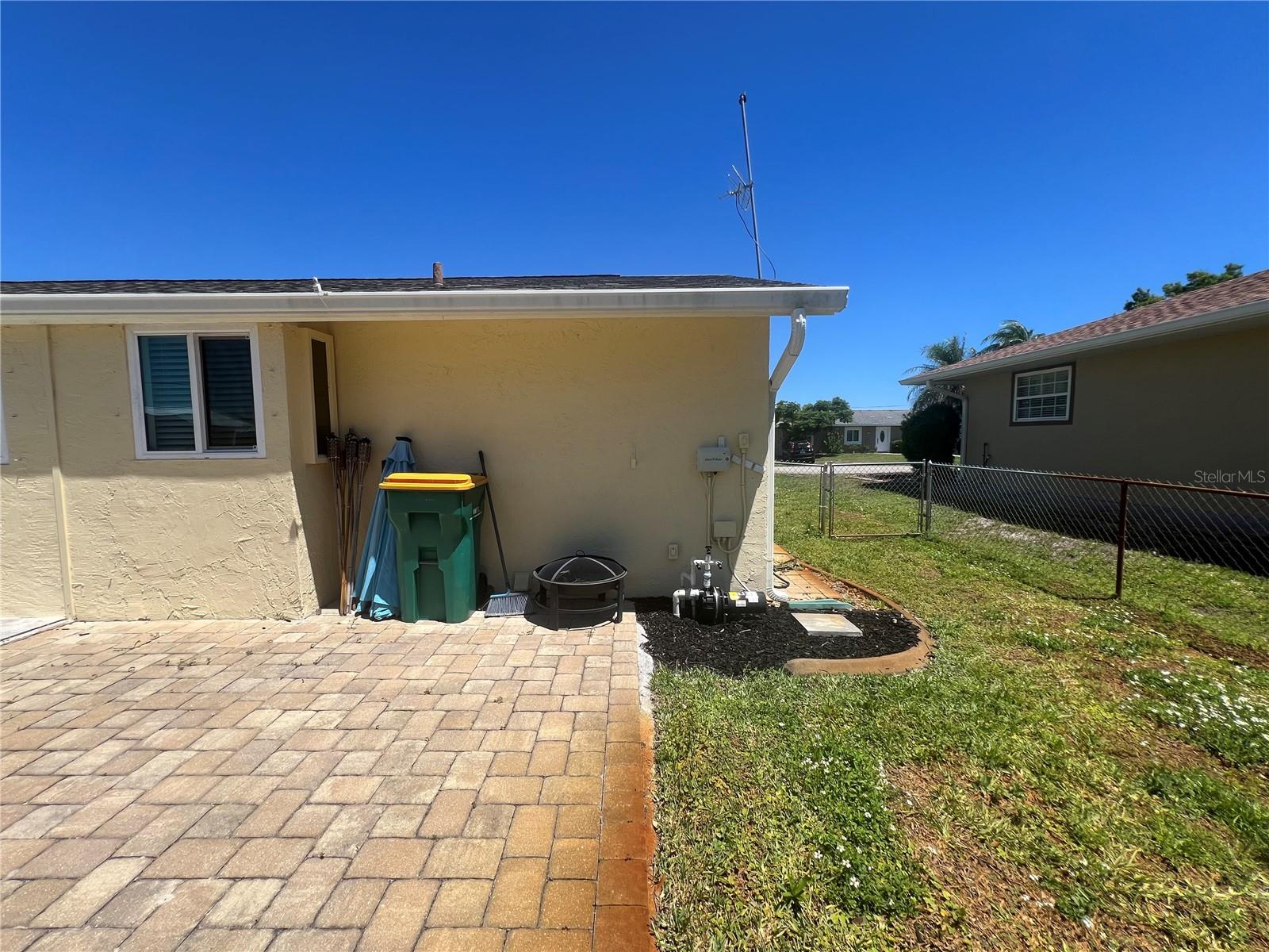 650 HARTFORD DR NW, PORT CHARLOTTE, FL — photo 31