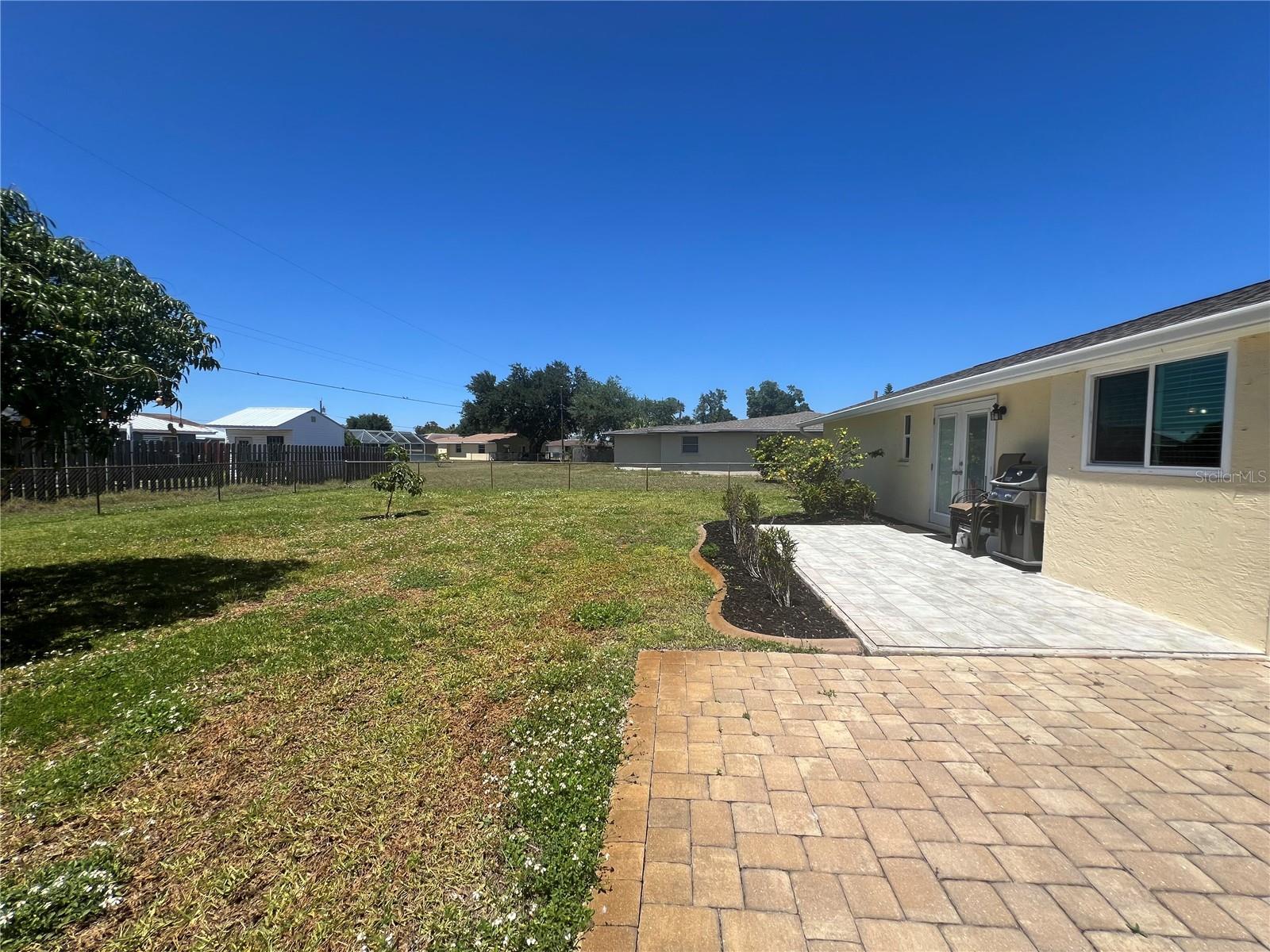 650 HARTFORD DR NW, PORT CHARLOTTE, FL — photo 32