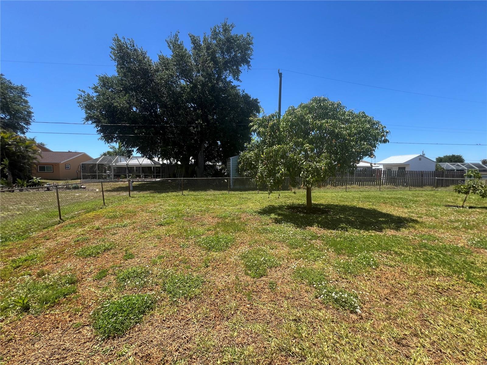 650 HARTFORD DR NW, PORT CHARLOTTE, FL — photo 33