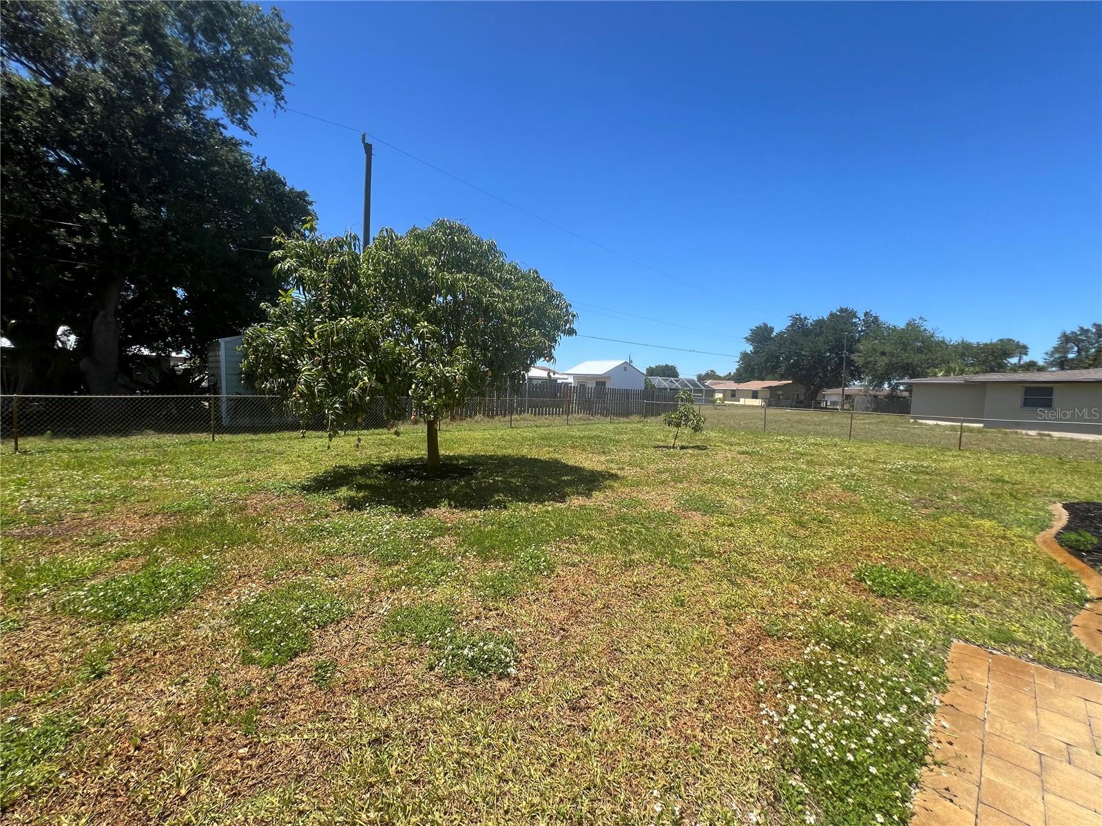 650 HARTFORD DR NW, PORT CHARLOTTE, FL — photo 34