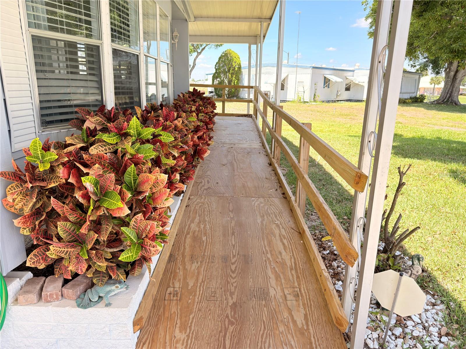 2202 BAHAMA RD W, SEBRING, FL — photo 2