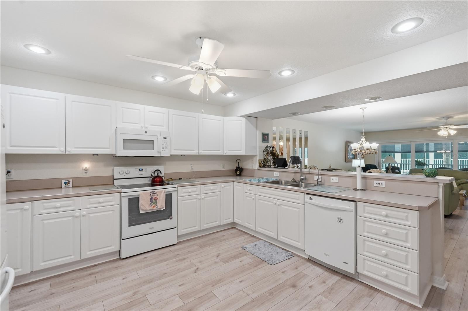 545 PINELLAS BAYWAY S #302, ST PETERSBURG, FL — photo 9