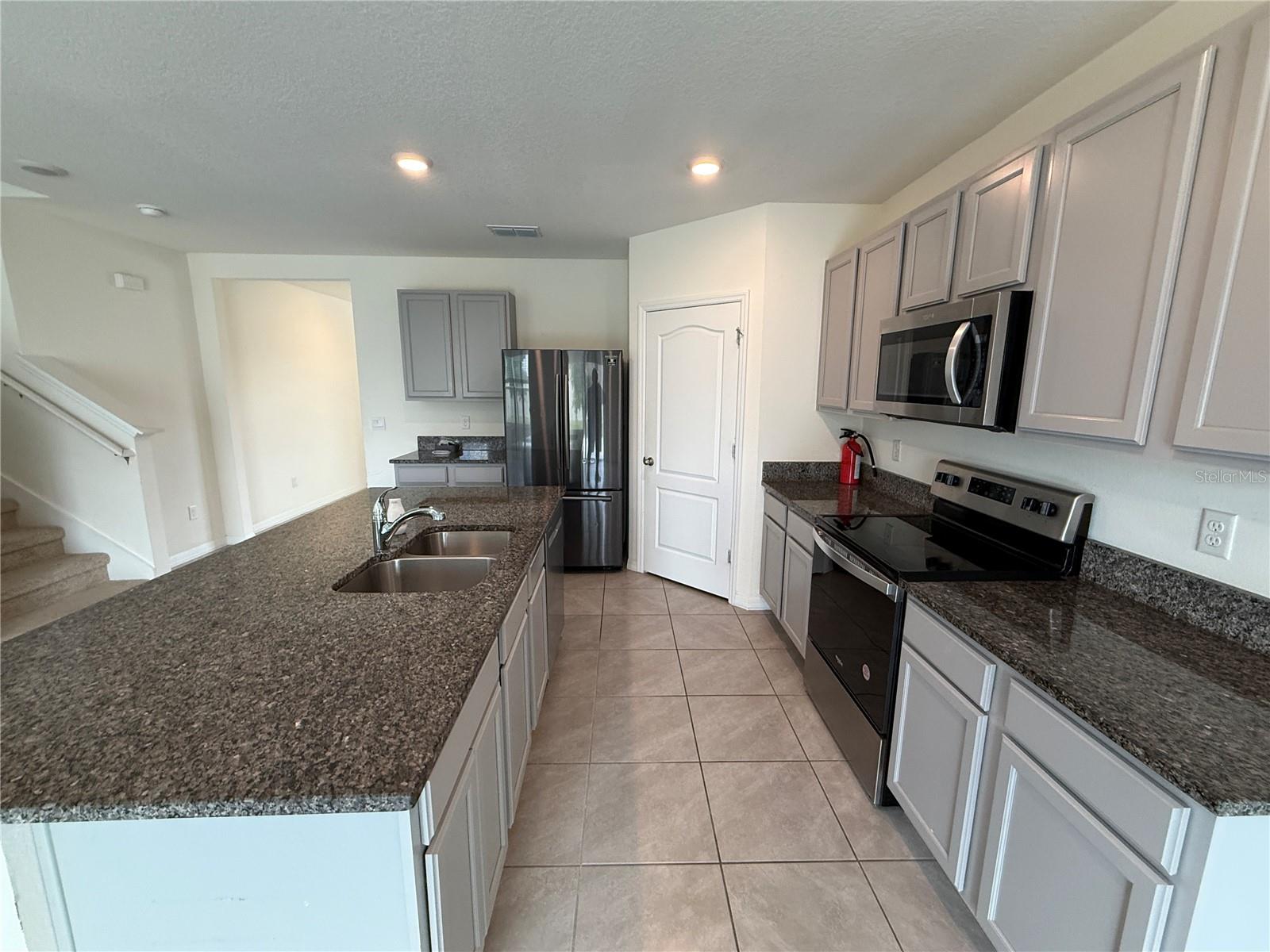 2029 MAPLE RIDGE DR, ZELLWOOD, FL — photo 6