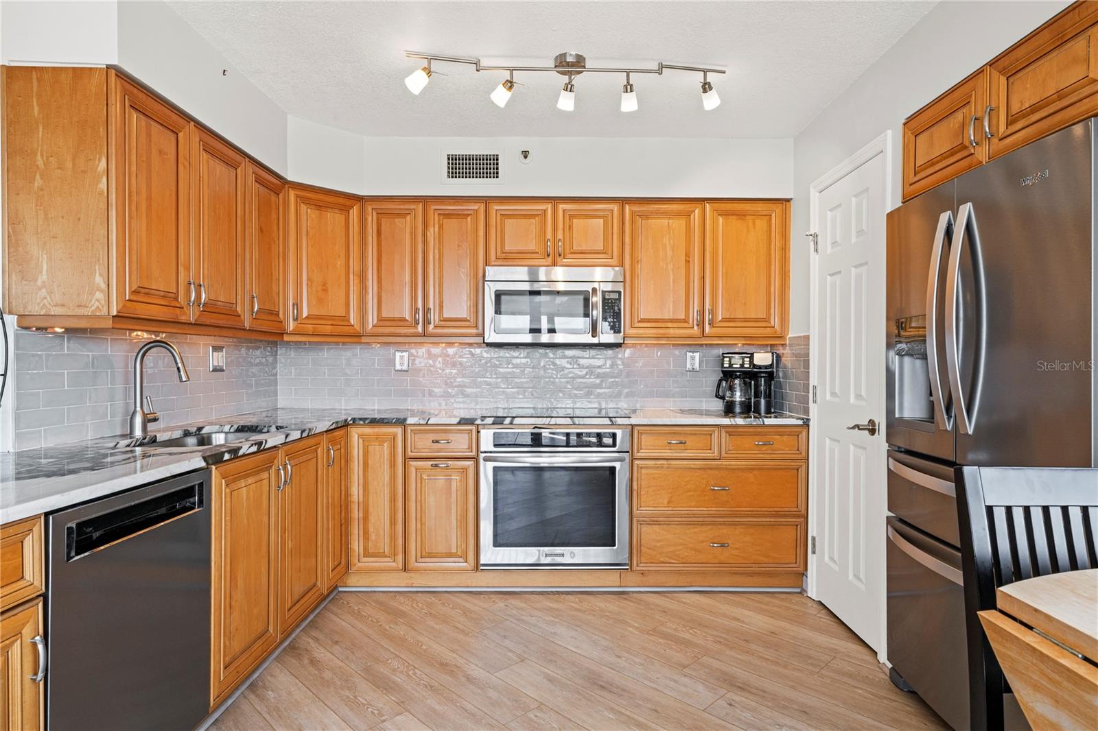 6294 BAHIA DEL MAR CIR #904, ST PETERSBURG, FL — photo 24