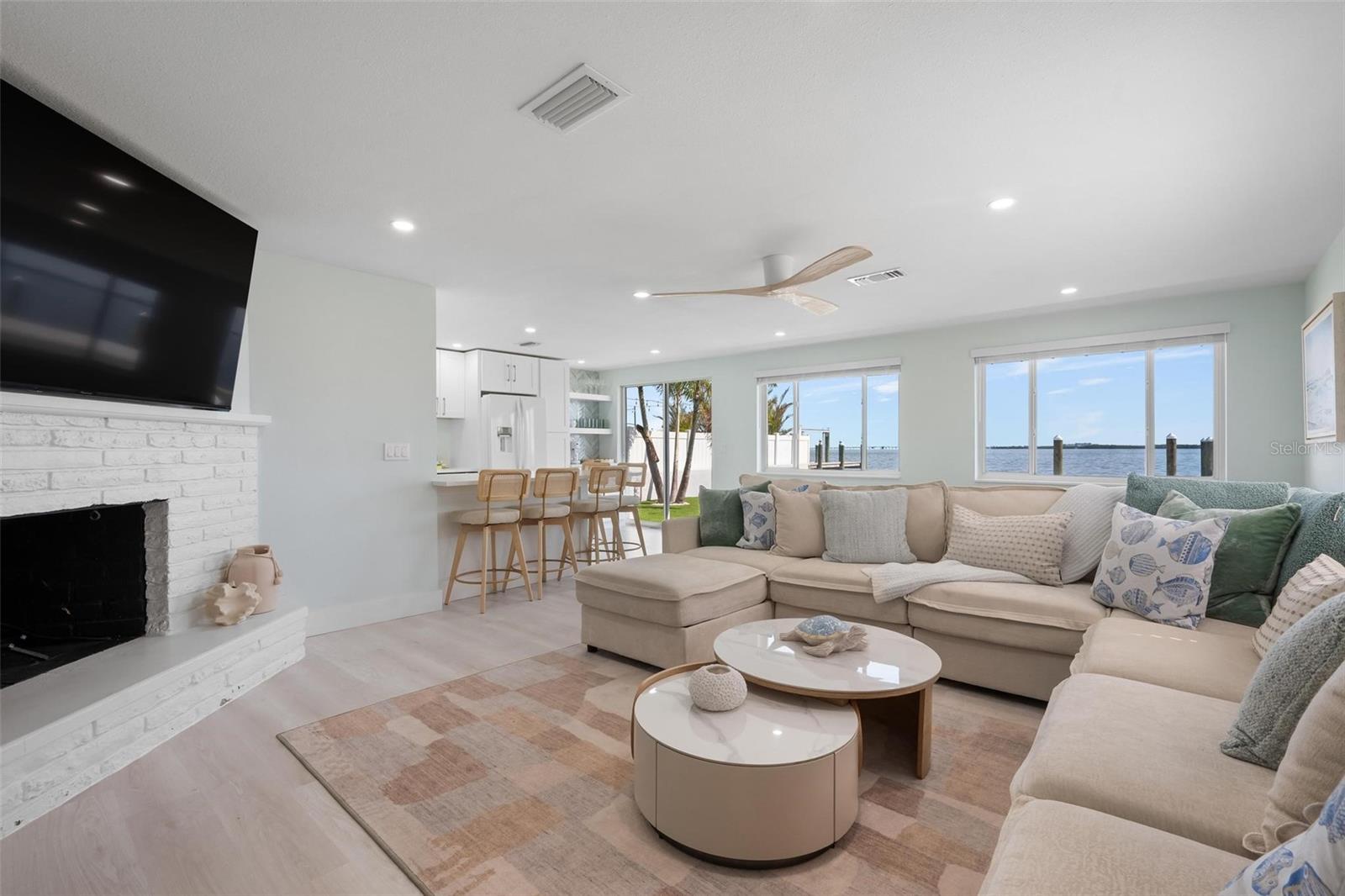 118 9TH ST N, BRADENTON BEACH, FL — photo 3