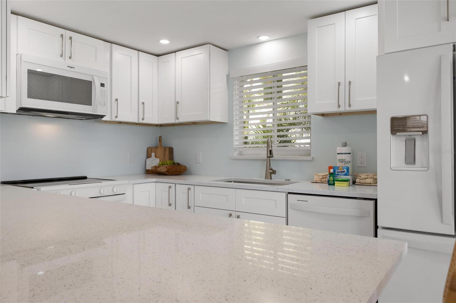 118 9TH ST N, BRADENTON BEACH, FL — photo 10