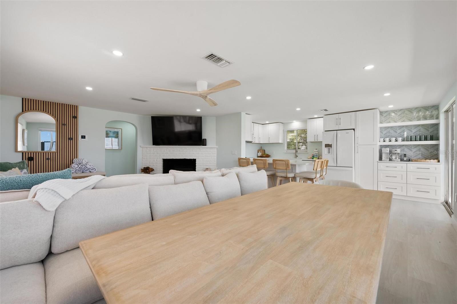 118 9TH ST N, BRADENTON BEACH, FL — photo 11