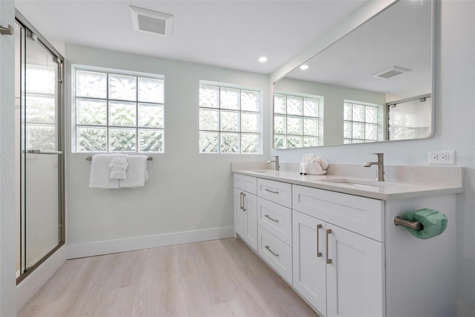 118 9TH ST N, BRADENTON BEACH, FL — photo 17