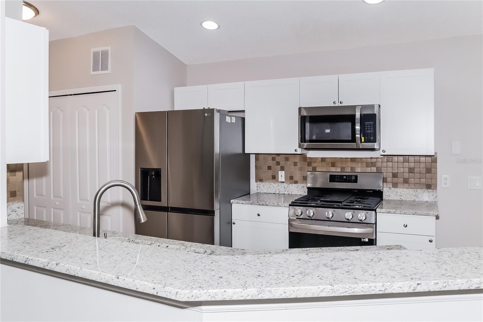 2544 MEADOW OAKS LOOP, CLERMONT, FL — photo 12