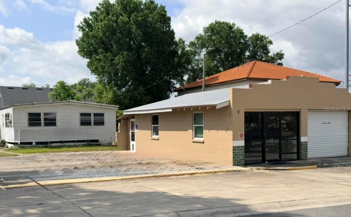 124 W LEMON ST, LADY LAKE, FL