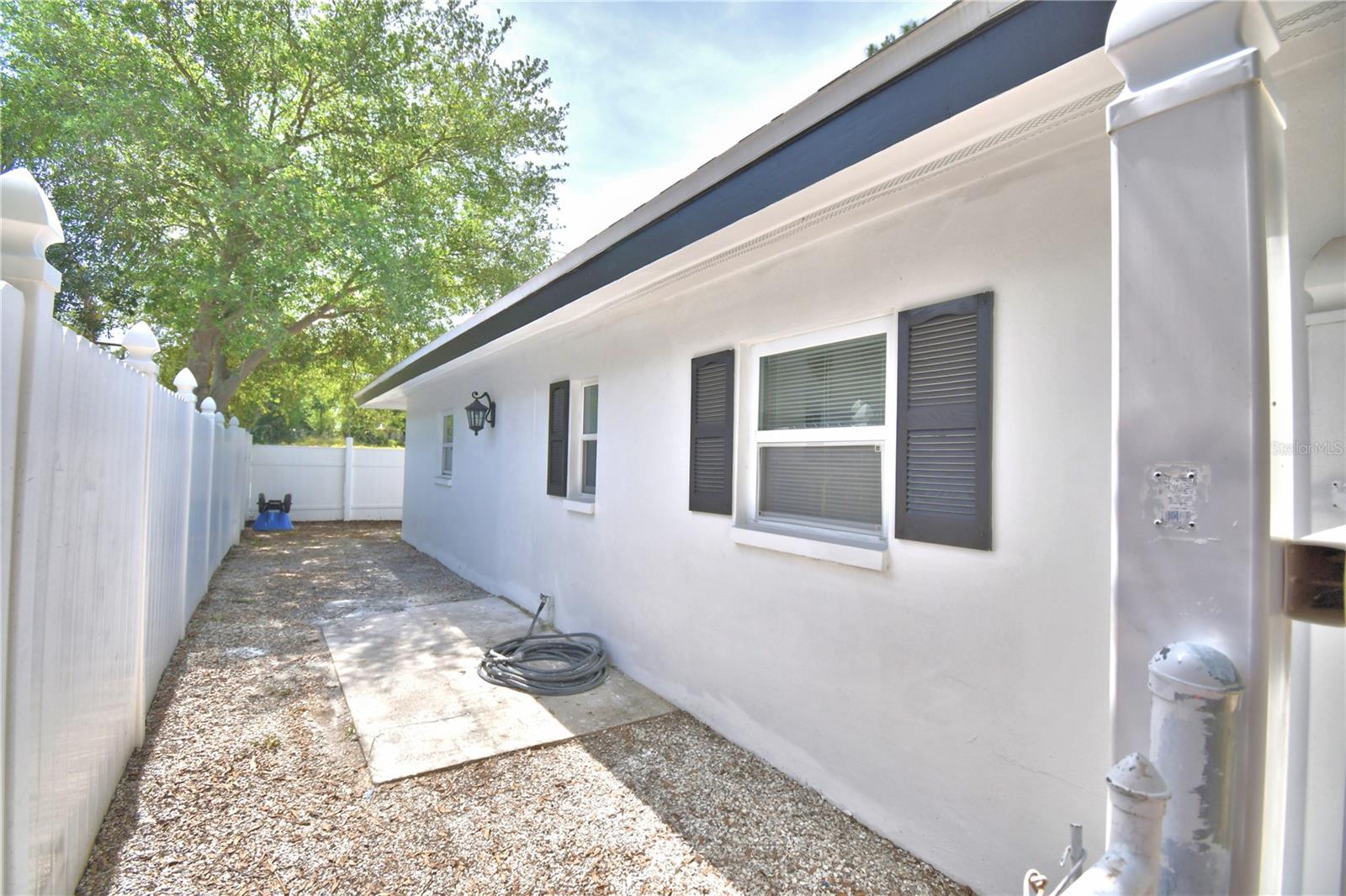 3553 CENTER CIR, LARGO, FL — photo 9