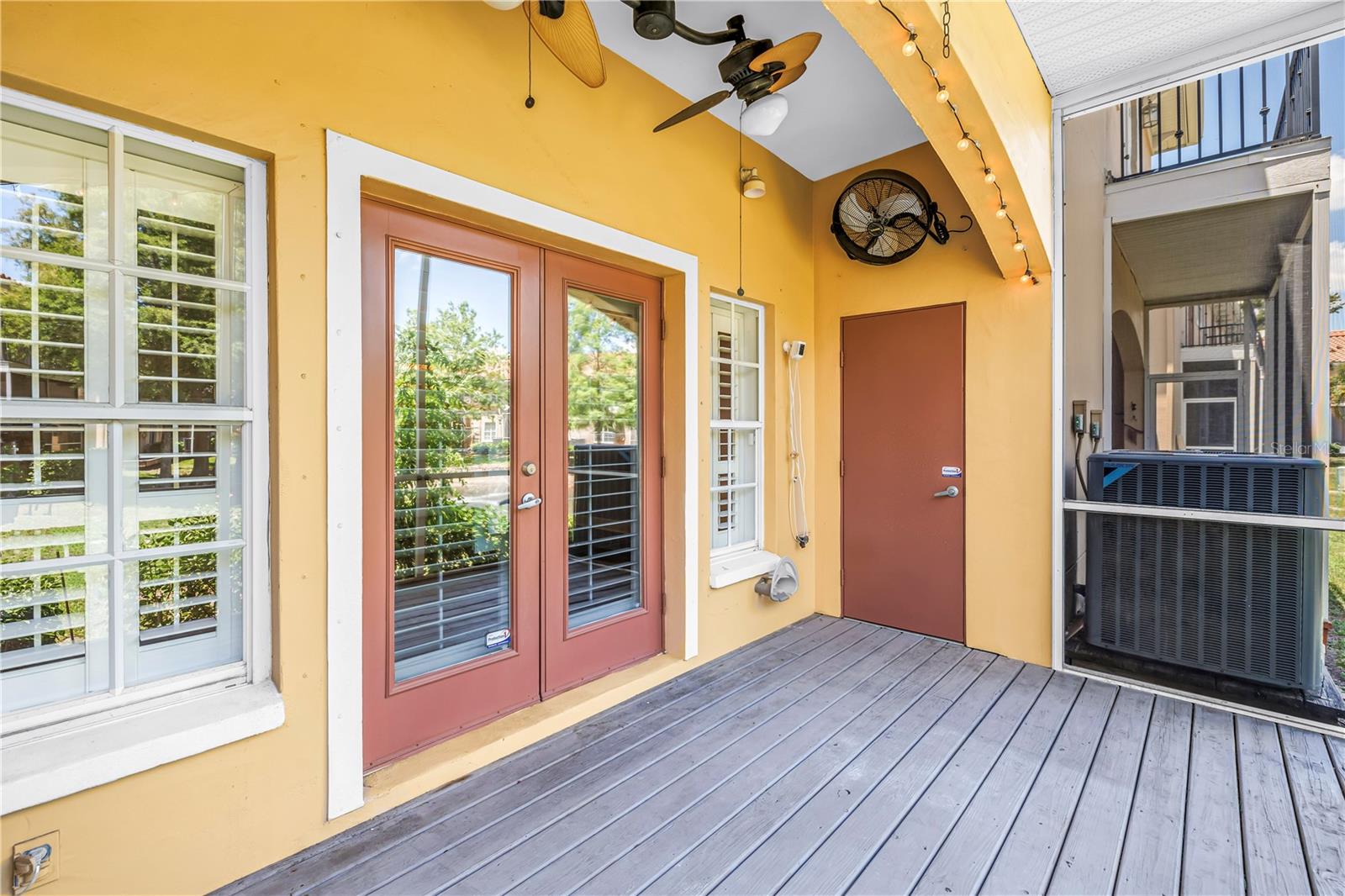 409 BARCELONA DR, ST PETERSBURG, FL — photo 11
