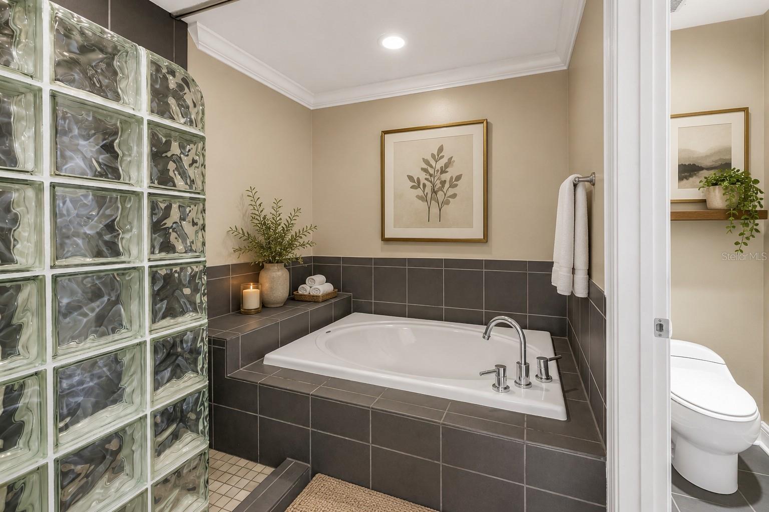 409 BARCELONA DR, ST PETERSBURG, FL — photo 16