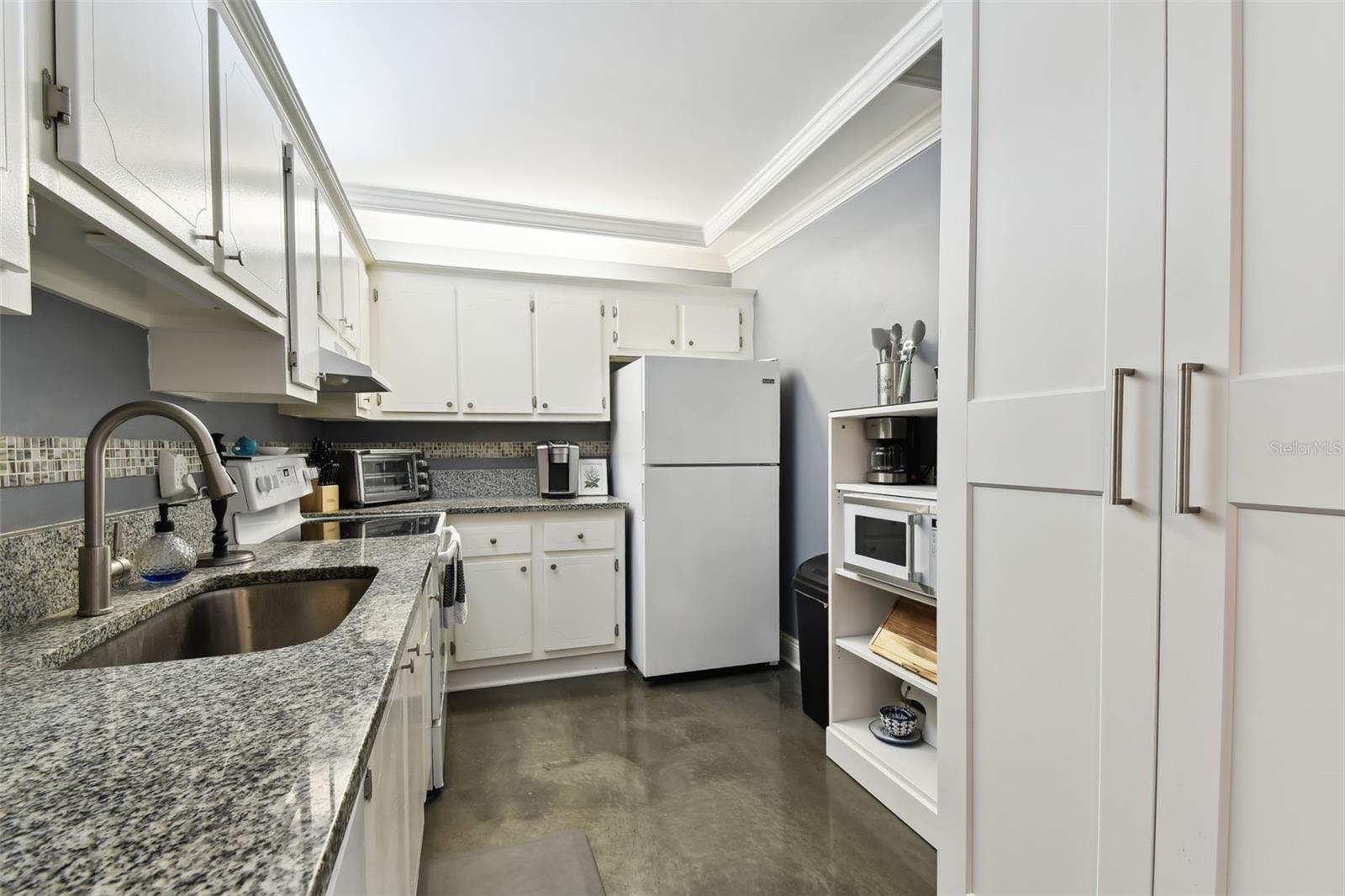 255 DOLPHIN PT #207, CLEARWATER BEACH, FL — photo 9