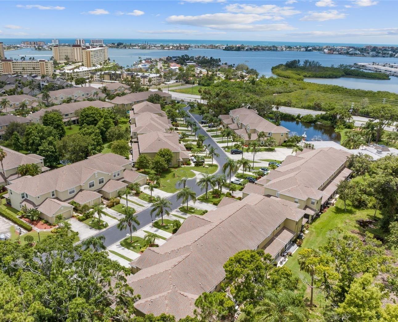 11235 KAPOK GRAND CIR, MADEIRA BEACH, FL — photo 2
