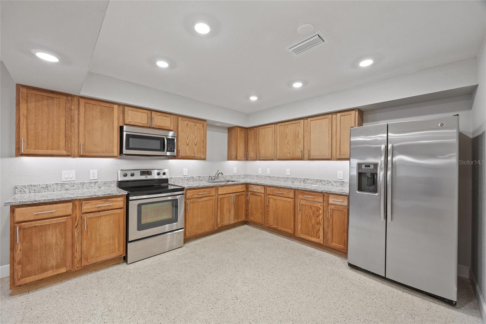 409 DEBRA DR, BRANDON, FL — photo 8