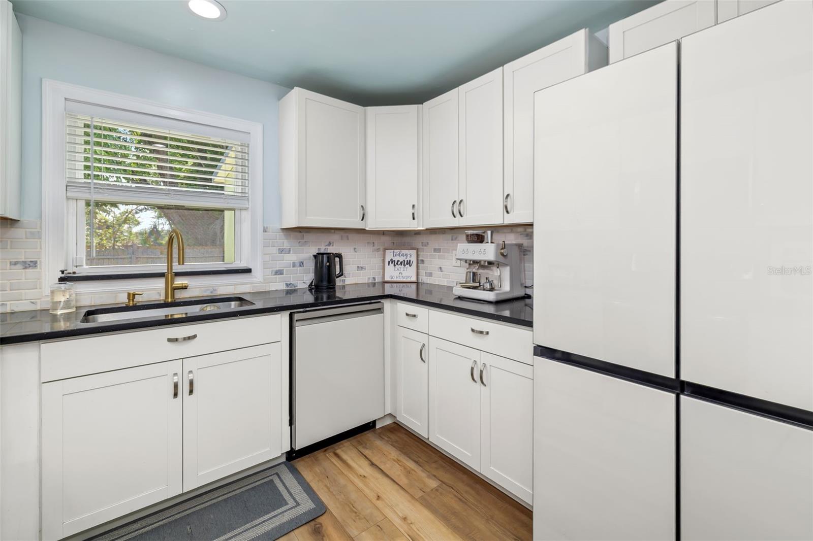 2549 19TH ST, SARASOTA, FL — photo 9
