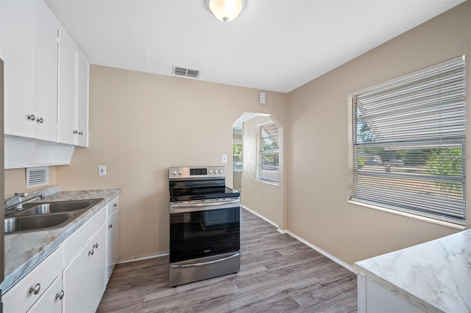 5055 3RD AVE S, ST PETERSBURG, FL — photo 5