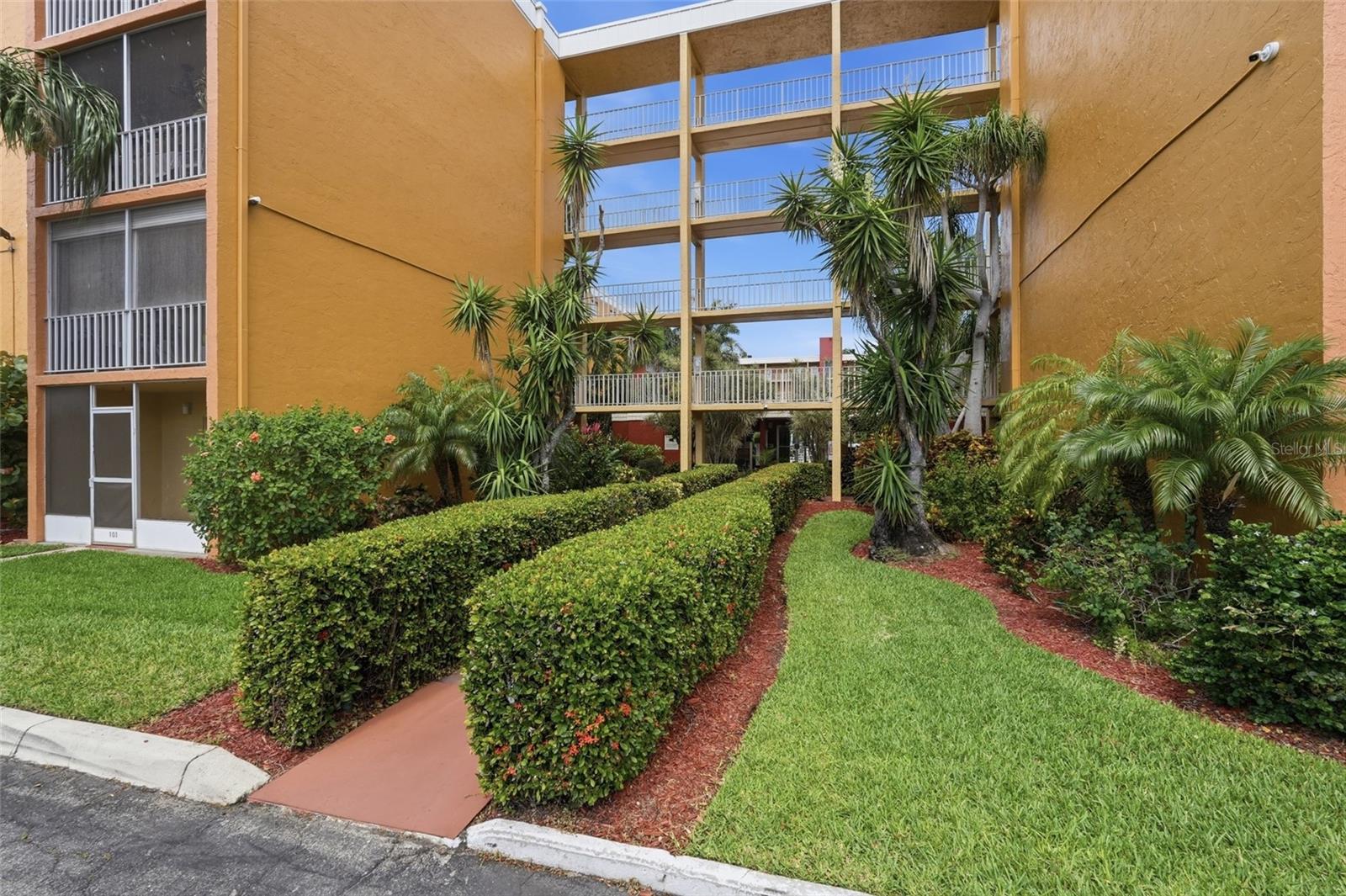 2366 E MALL DR #403, FORT MYERS, FL — photo 2