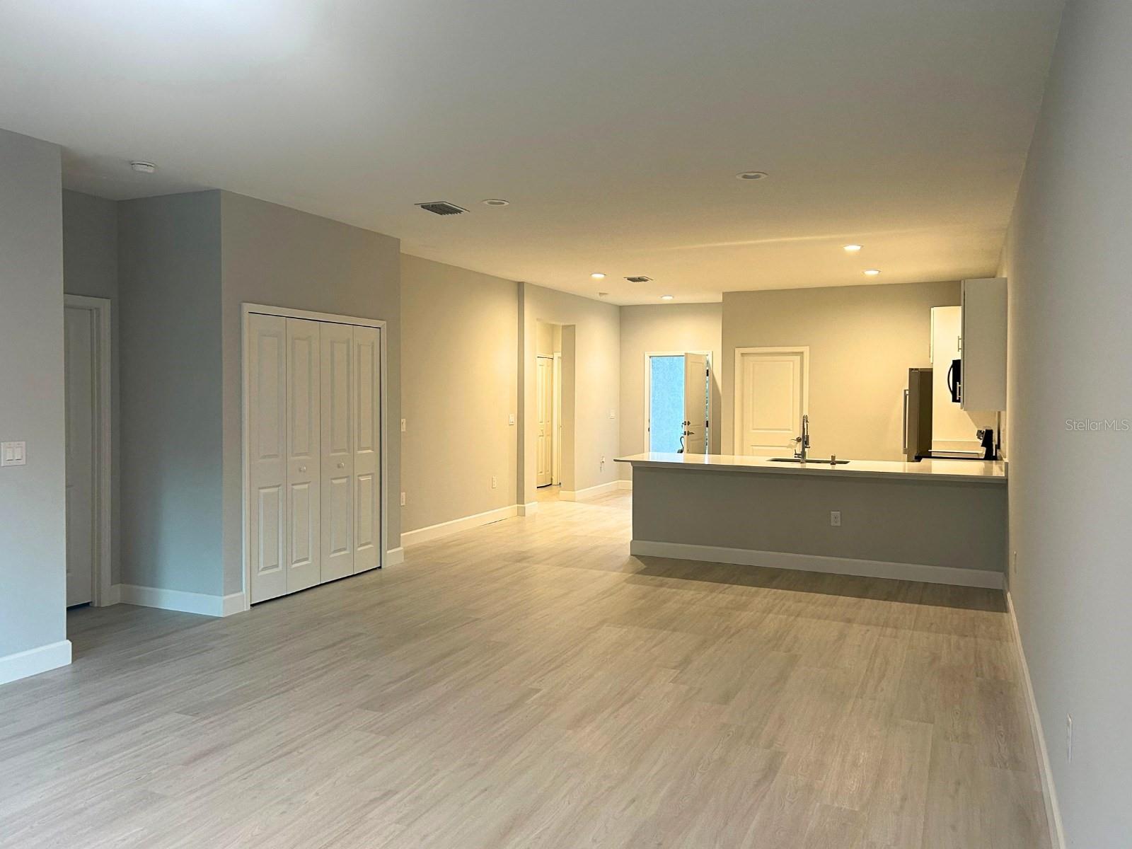 10385 PORT EVERGLADES ST, PORT CHARLOTTE, FL — photo 3
