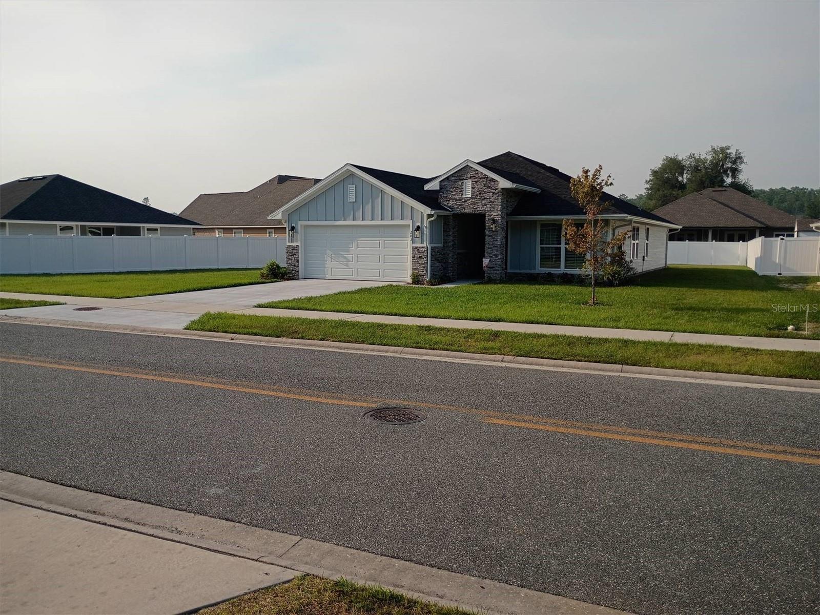 203 SW SILVER PALM DR, LAKE CITY, FL — photo 2