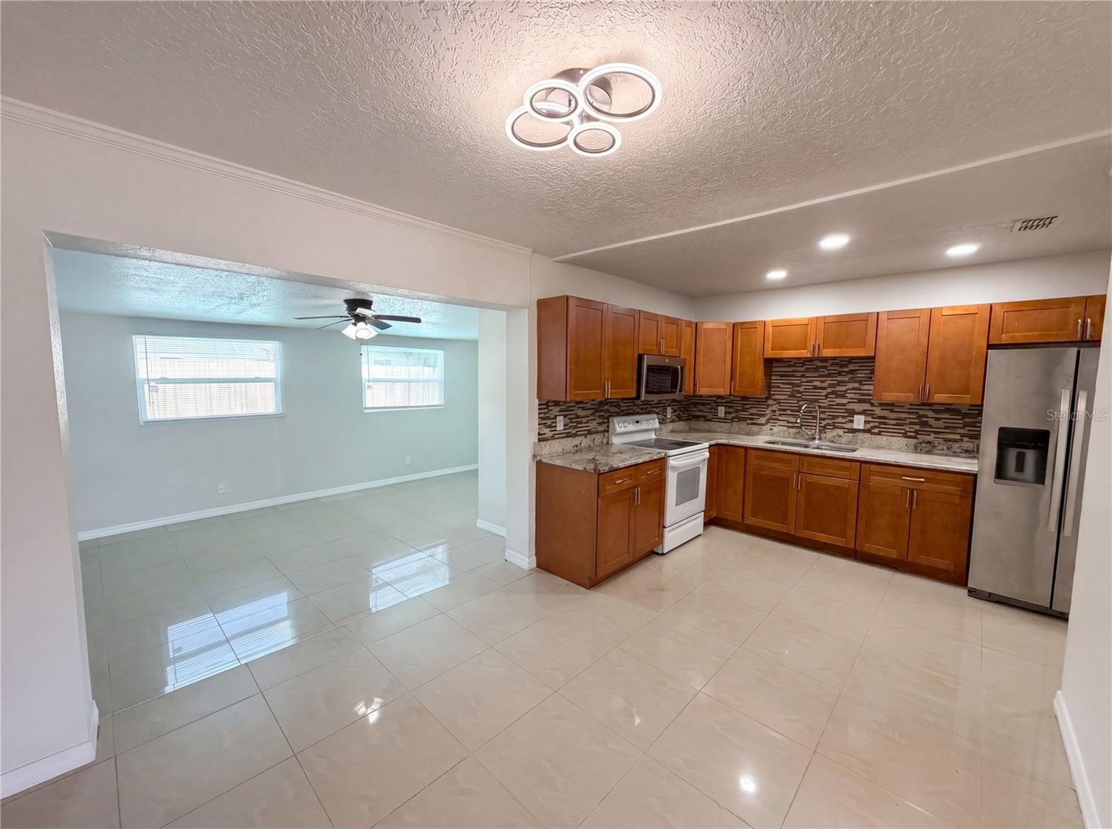 15525 BEDFORD CIR E, CLEARWATER, FL — photo 2