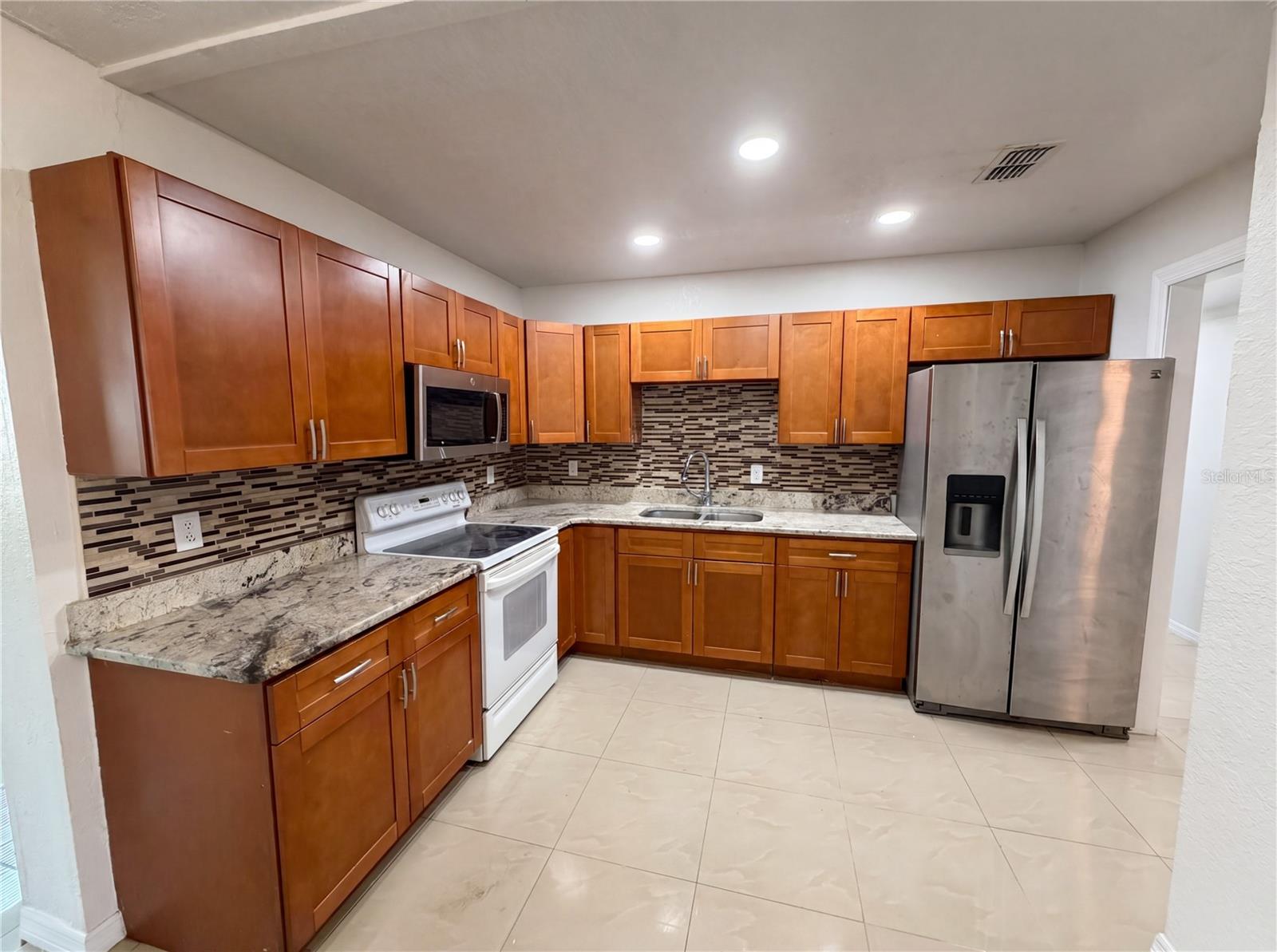 15525 BEDFORD CIR E, CLEARWATER, FL — photo 11