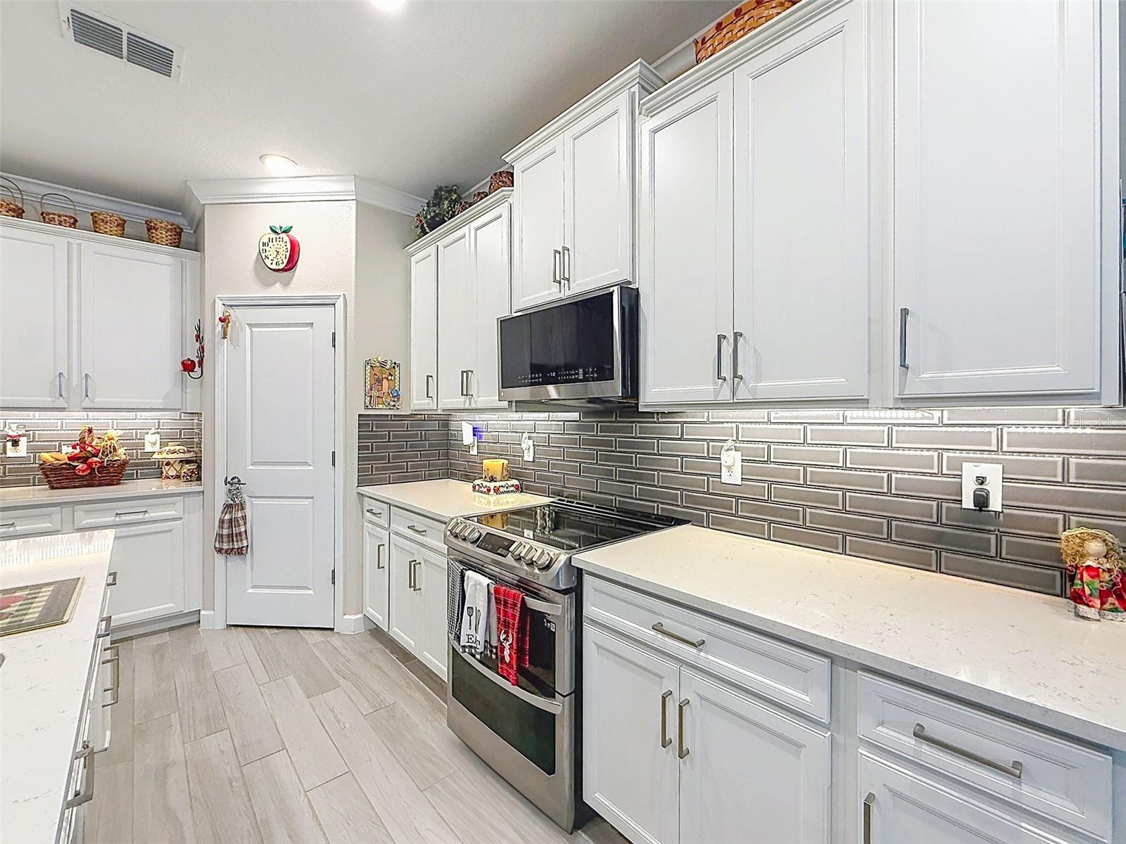 31527 CANNON RUSH DR, SAN ANTONIO, FL — photo 54