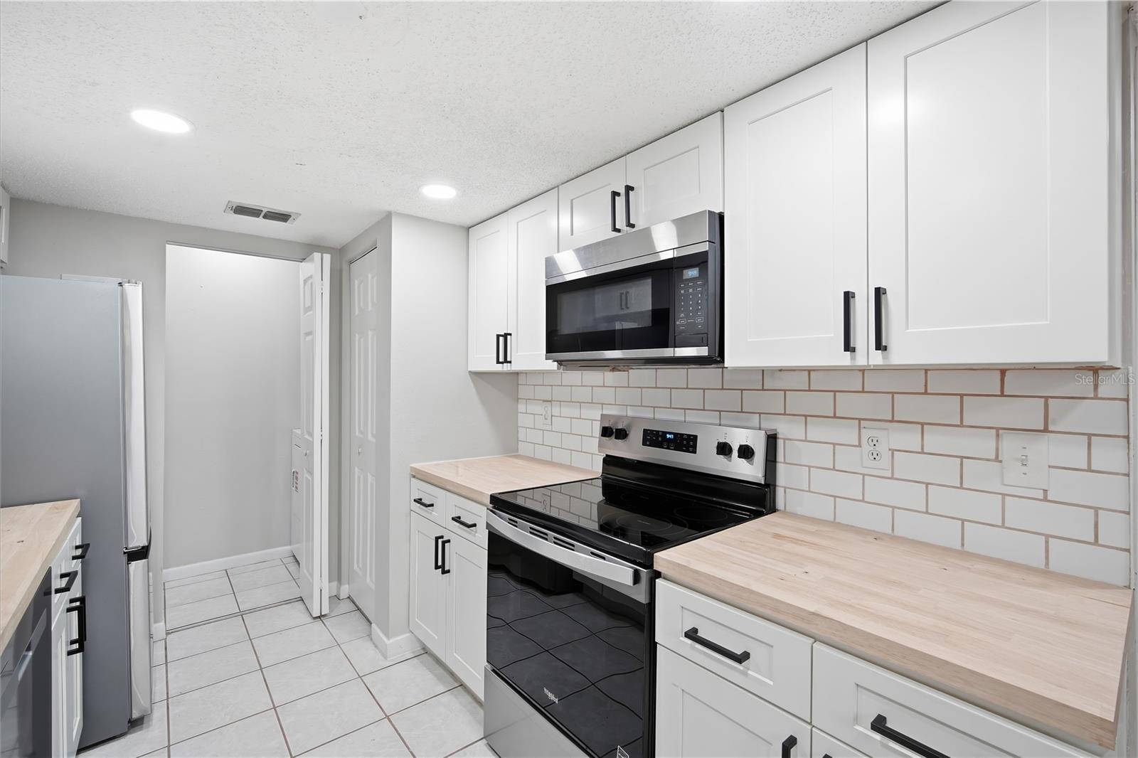 12287 ARMENIA GABLES CIR, TAMPA, FL — photo 9