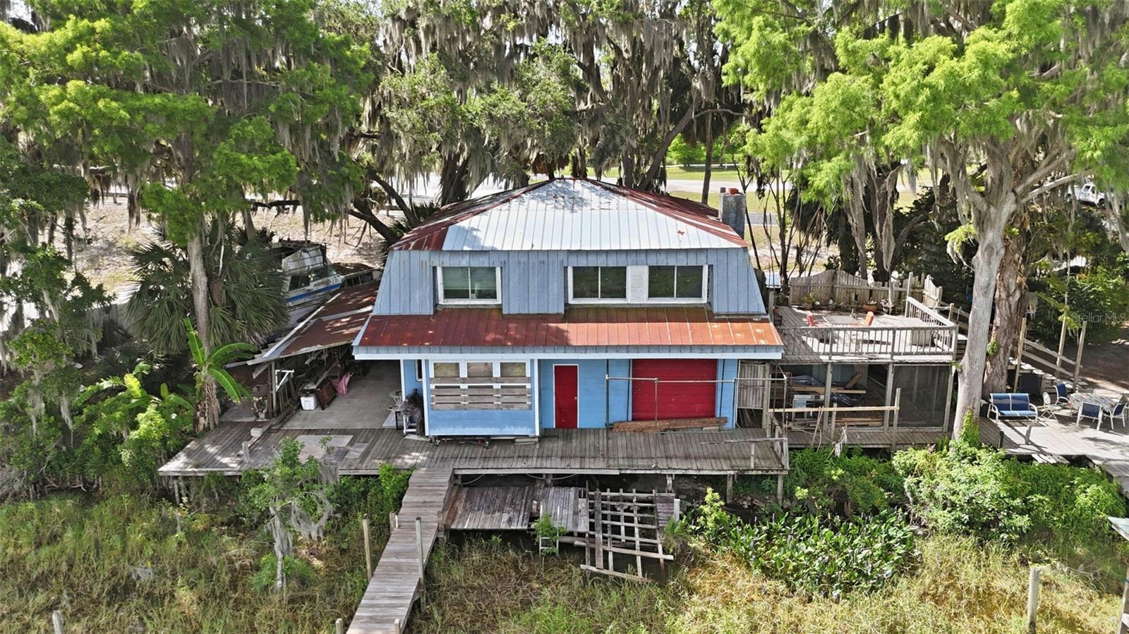 400 LAKESHORE DR, EUSTIS, FL