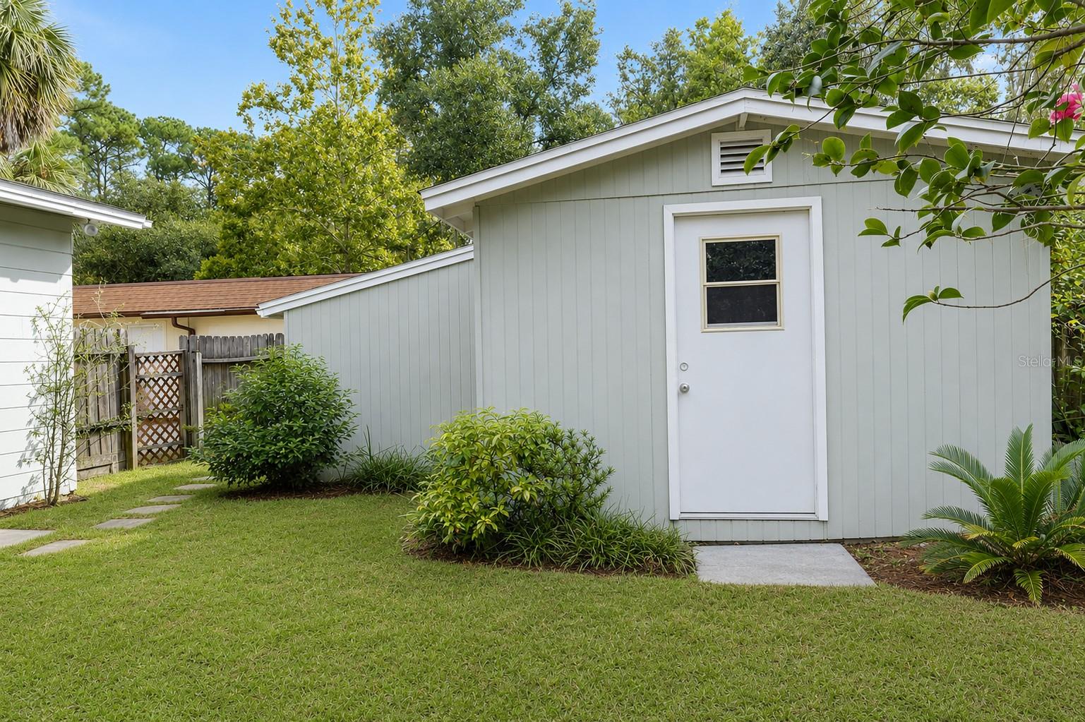703 NE 6TH PL, GAINESVILLE, FL — photo 2