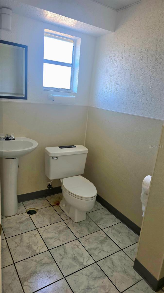 530 US-41-BYP #17B, VENICE, FL — photo 19