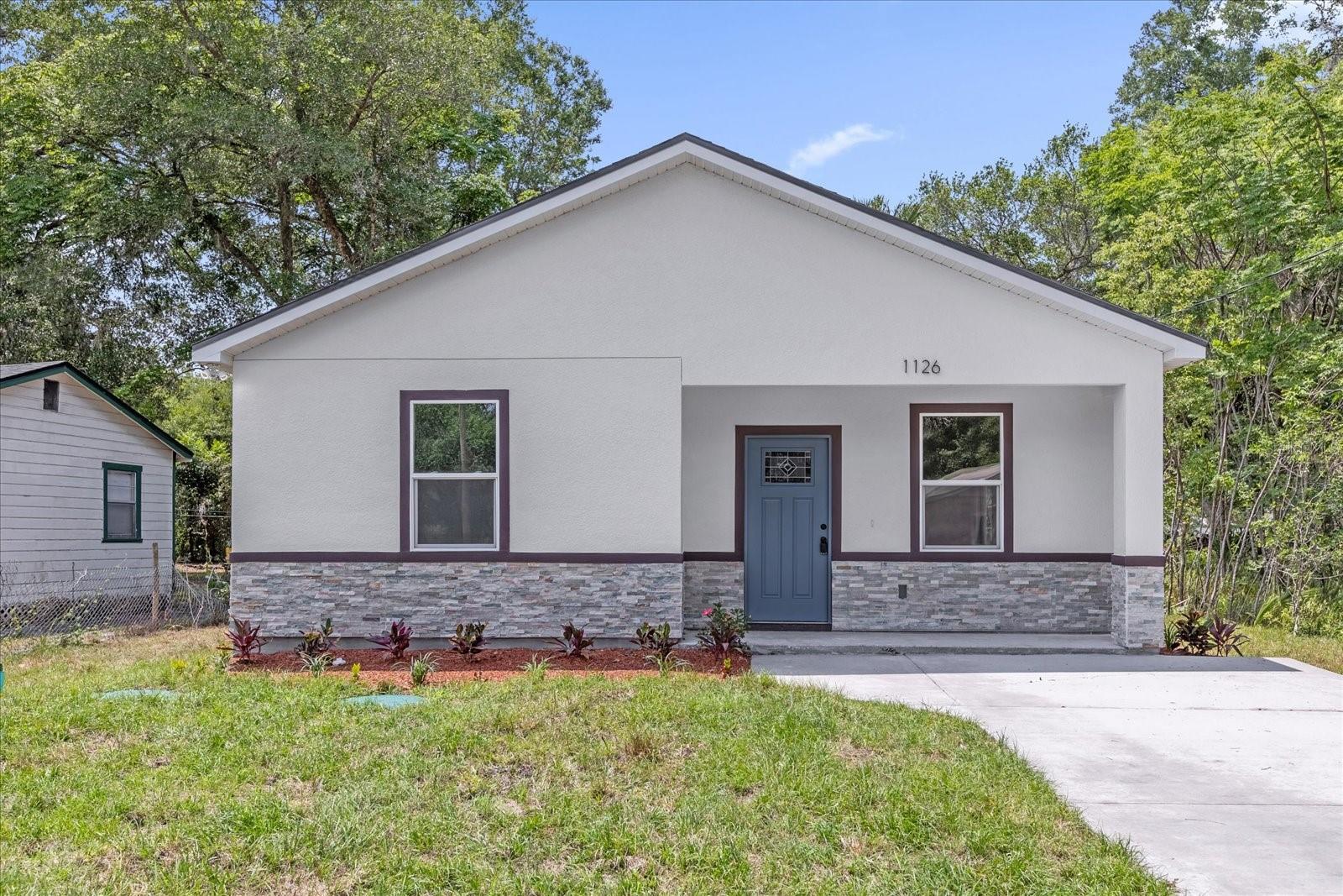 1126 S THOMPSON AVE, DELAND, FL