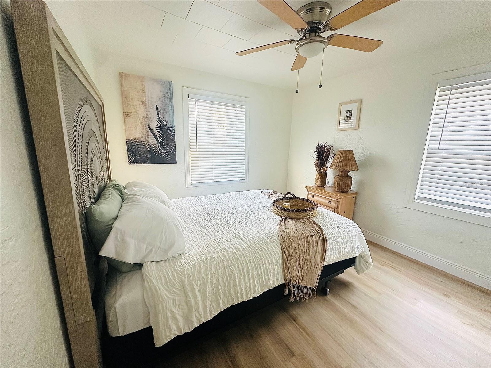 4811 EMERSON AVE S, ST PETERSBURG, FL — photo 3