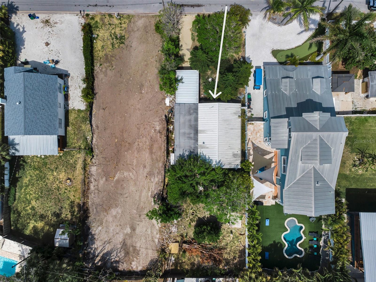 1213 BAY PALM BLVD, INDIAN ROCKS BEACH, FL — photo 2