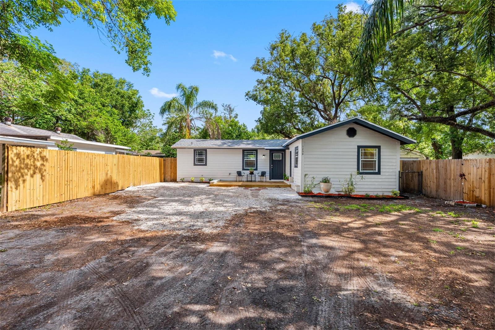 1208 E CHILKOOT AVE, TAMPA, FL — photo 2