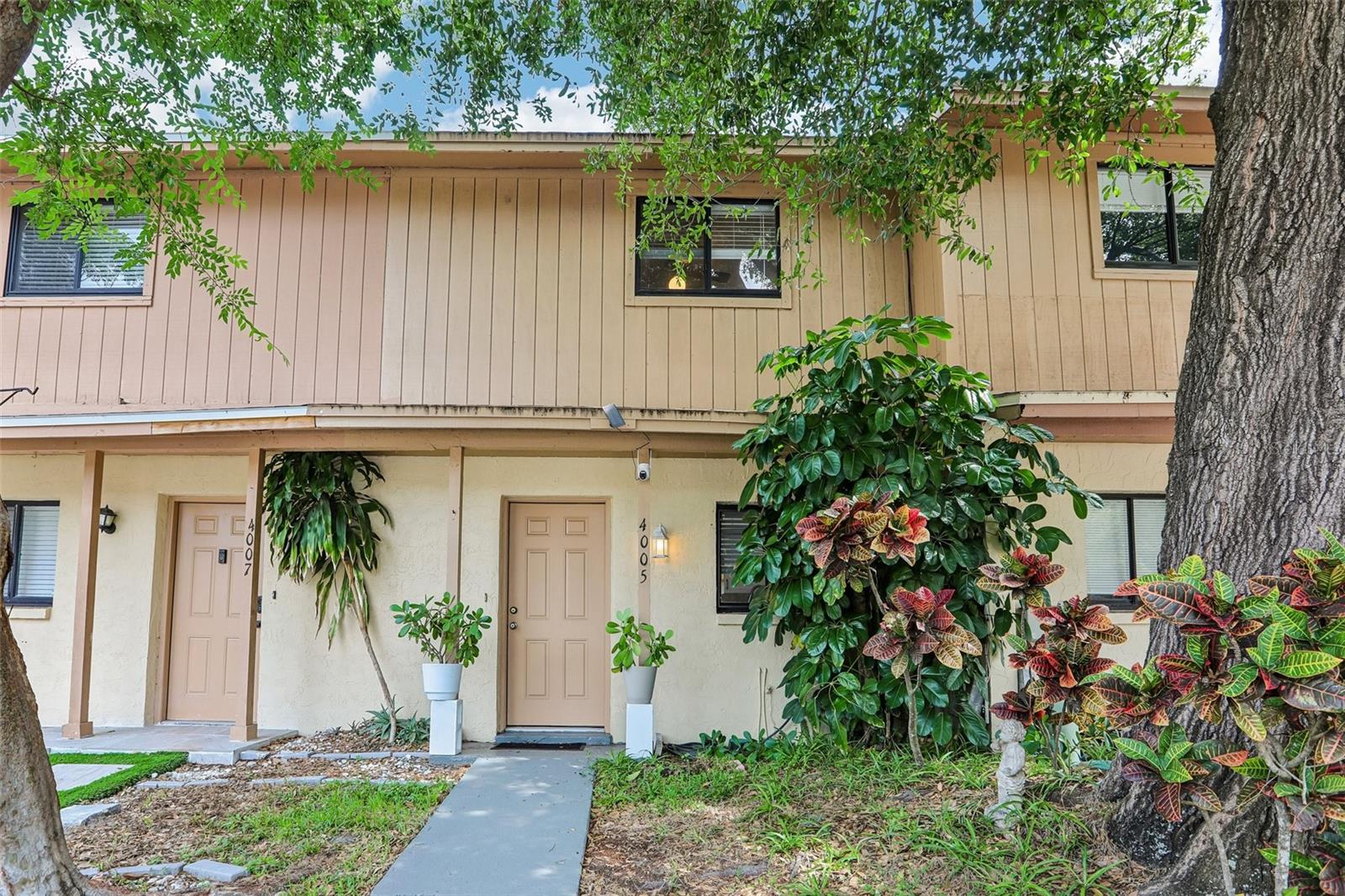 4005 OAK LIMB CT, TAMPA, FL