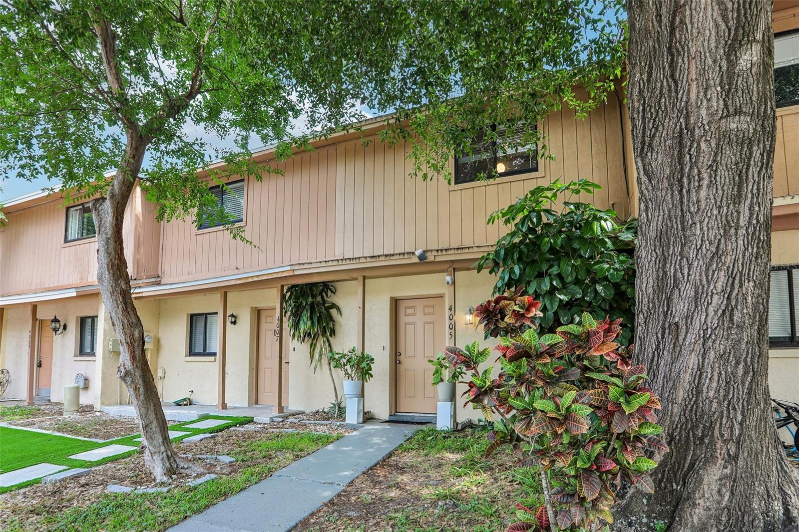 4005 OAK LIMB CT, TAMPA, FL — photo 2