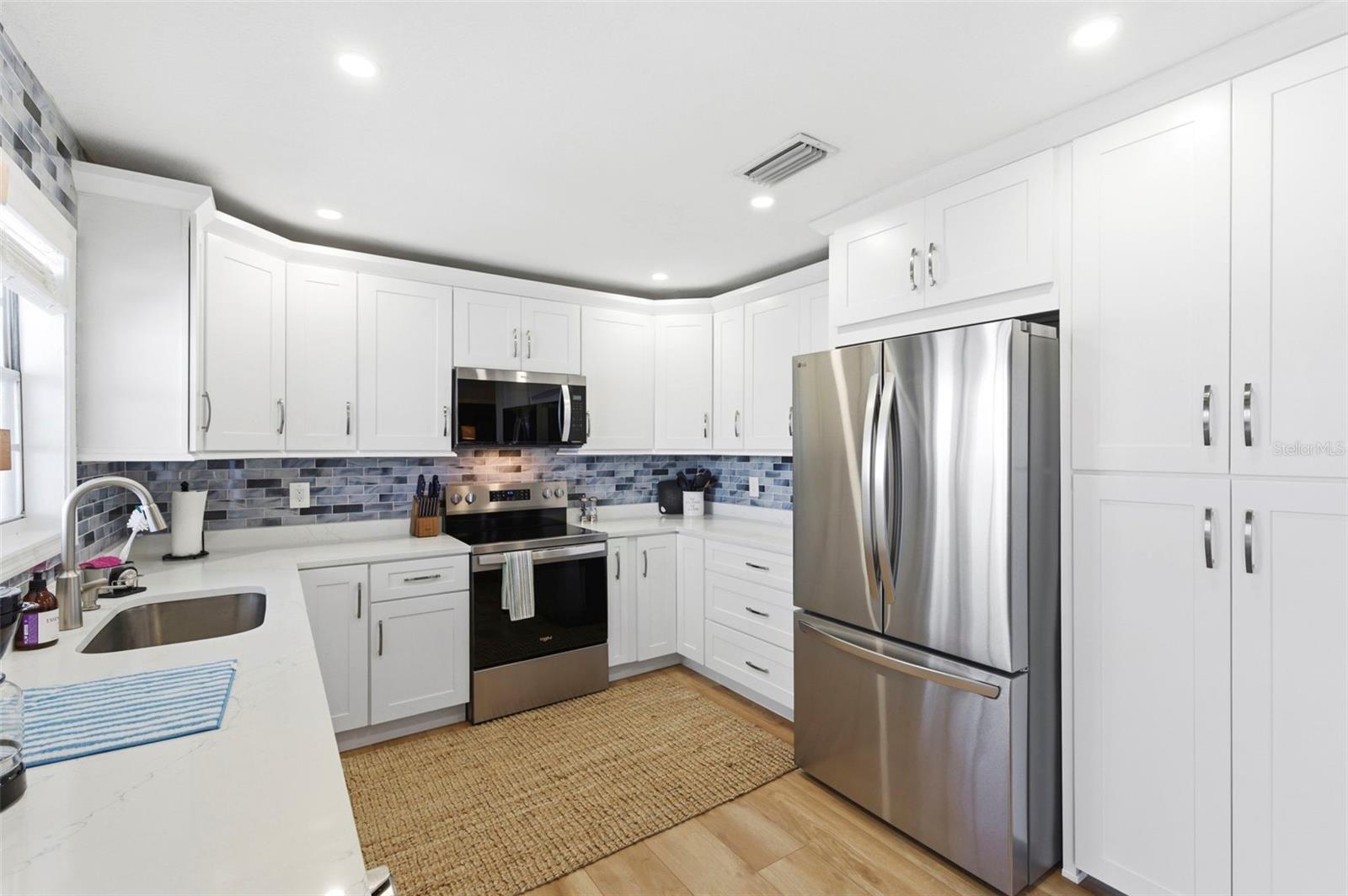 201 POMPANO DR SE #C furnished, ST PETERSBURG, FL — photo 7