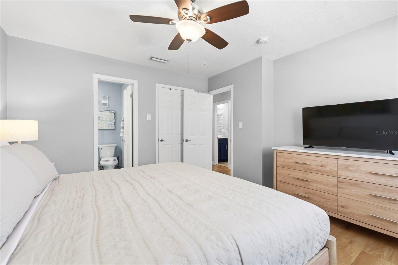 201 POMPANO DR SE #C furnished, ST PETERSBURG, FL — photo 29