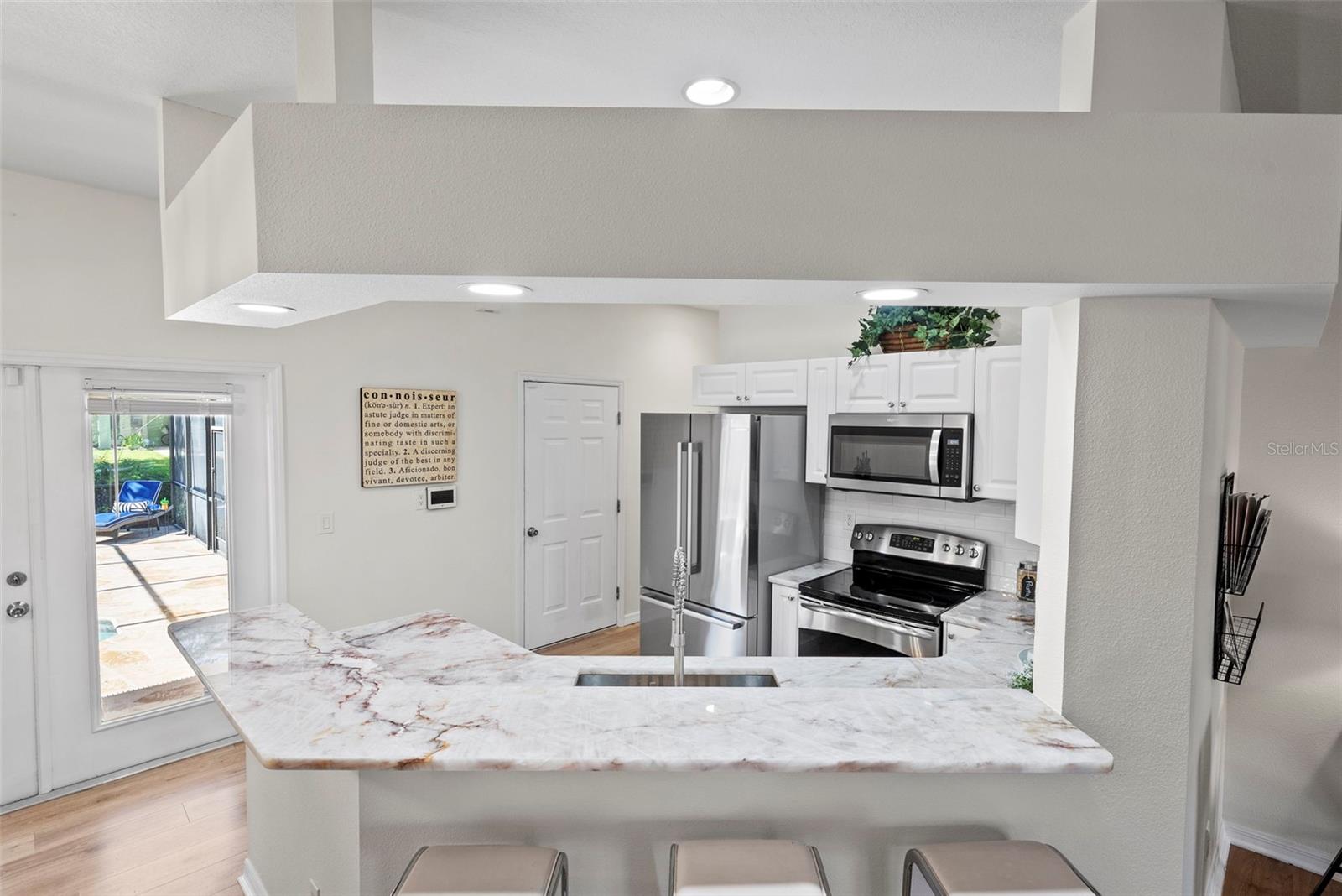 350 47TH AVE N, ST PETERSBURG, FL — photo 27