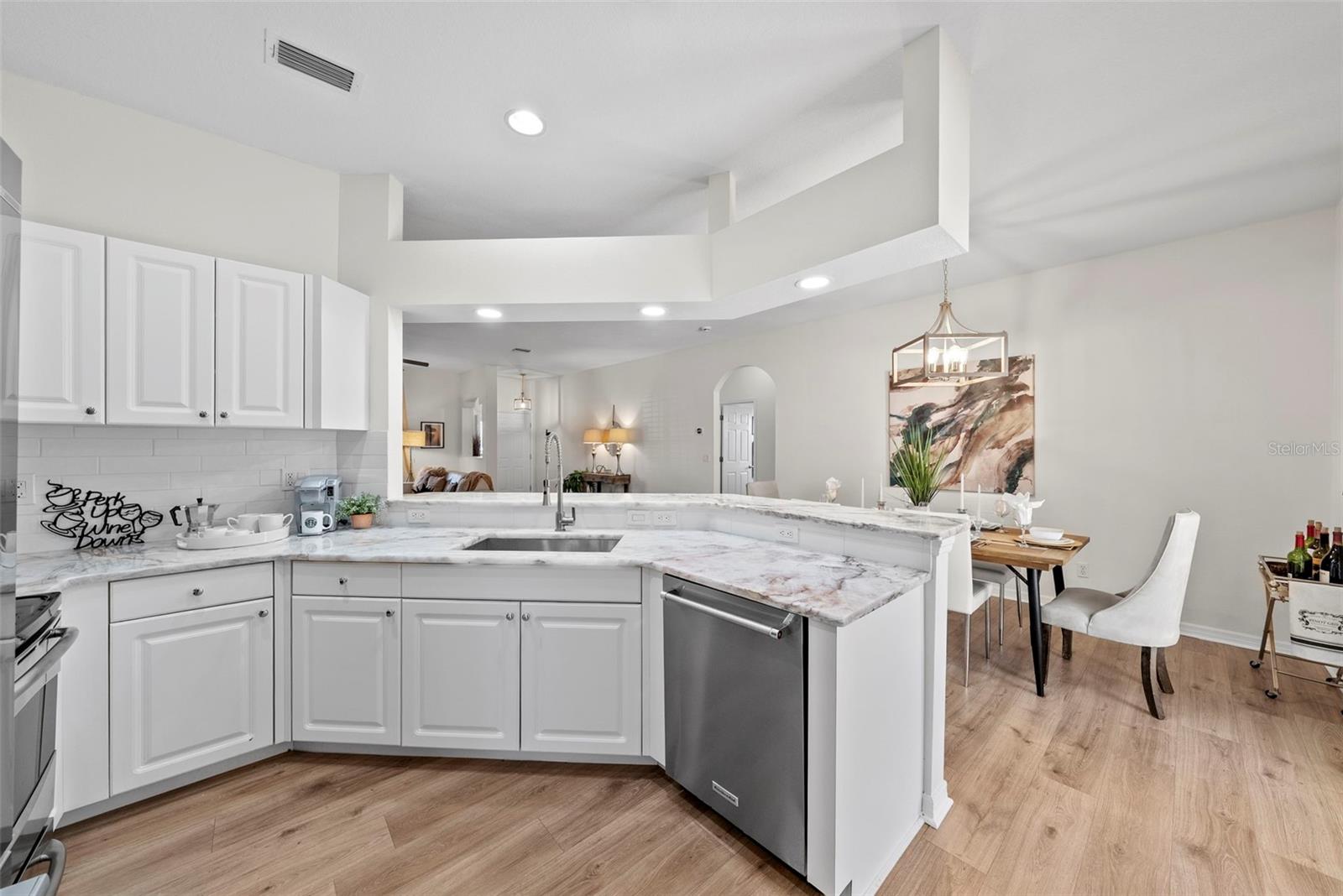 350 47TH AVE N, ST PETERSBURG, FL — photo 31