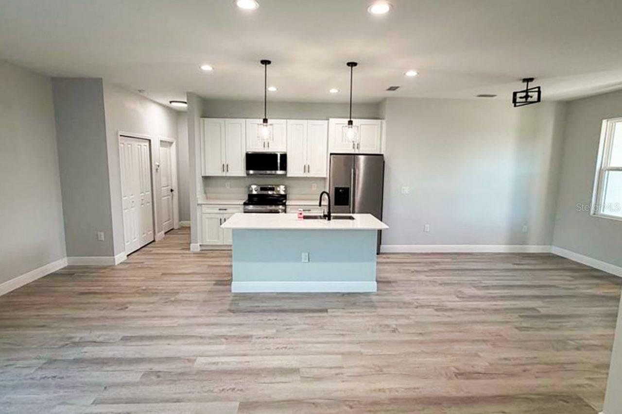 18423 ELGIN AVE, PORT CHARLOTTE, FL — photo 2