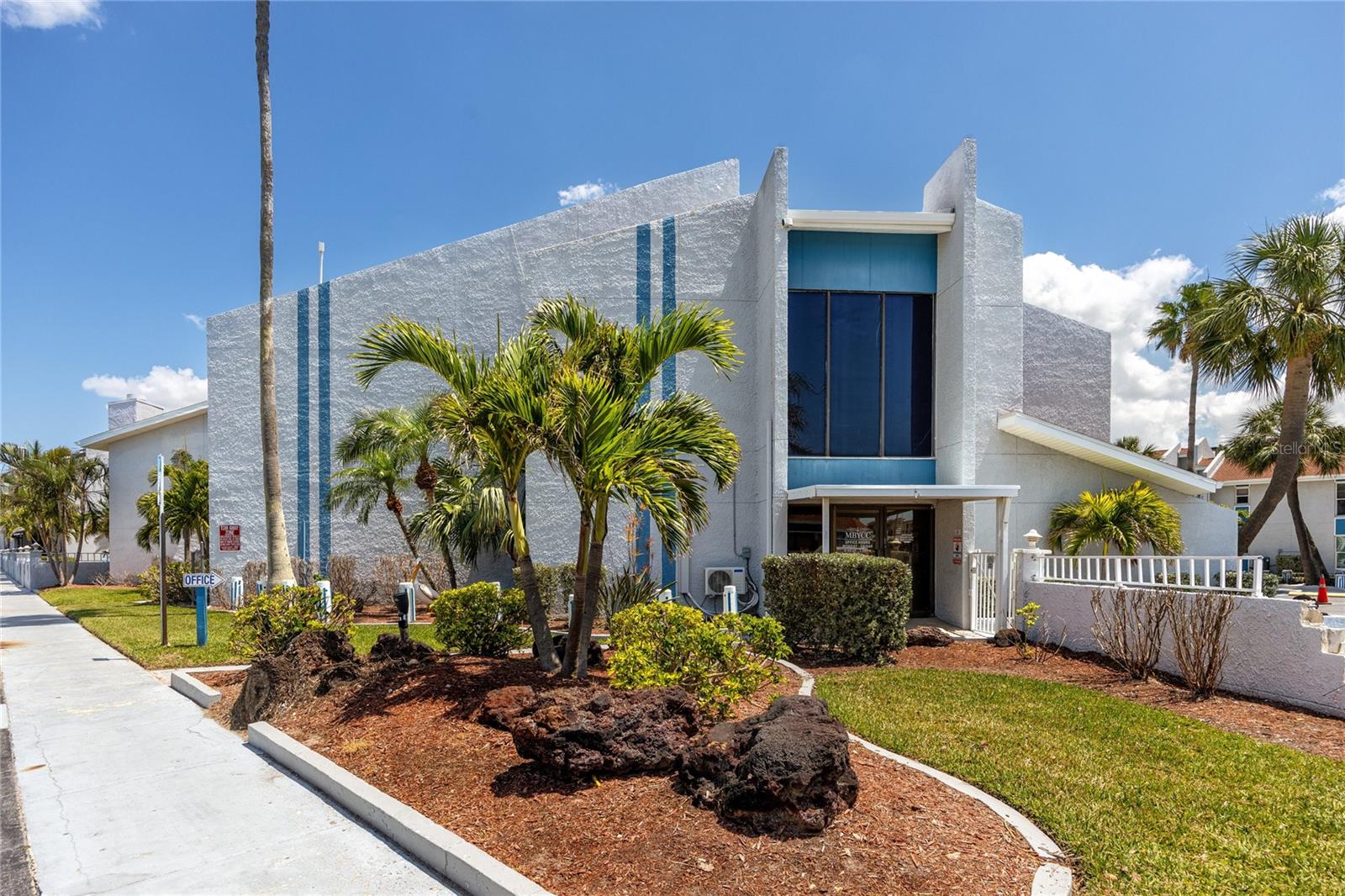 159 MEDALLION BLVD #F, MADEIRA BEACH, FL — photo 37