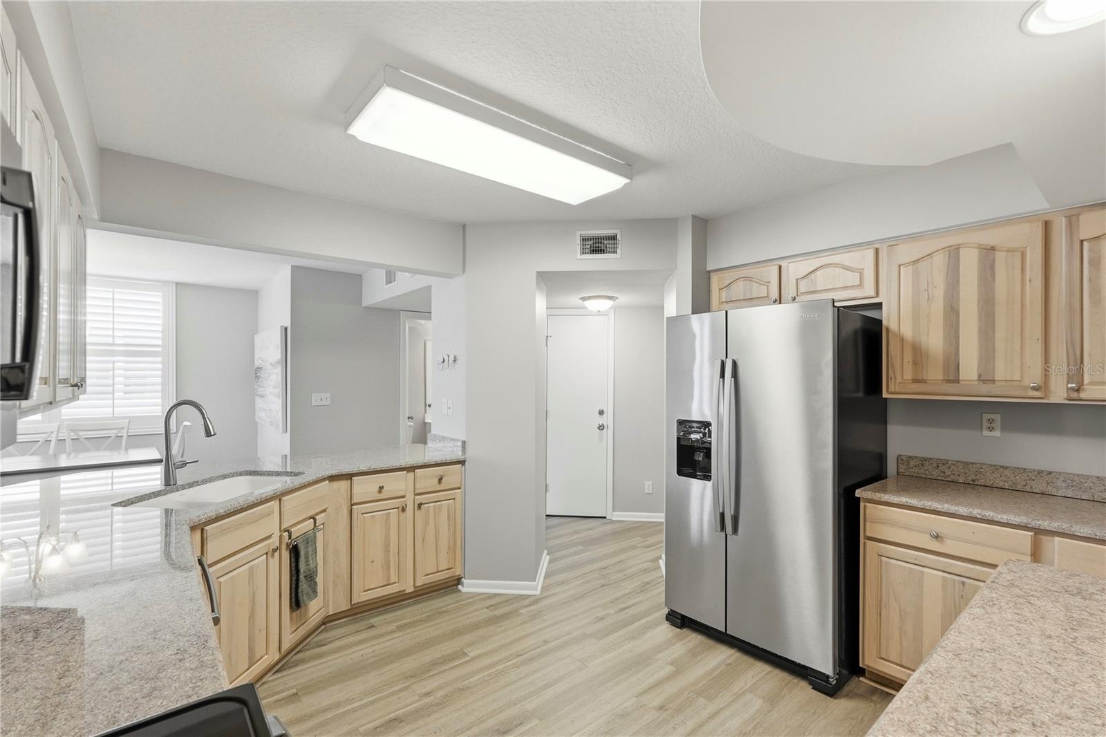6085 BAHIA DEL MAR CIR #272, ST PETERSBURG, FL — photo 12