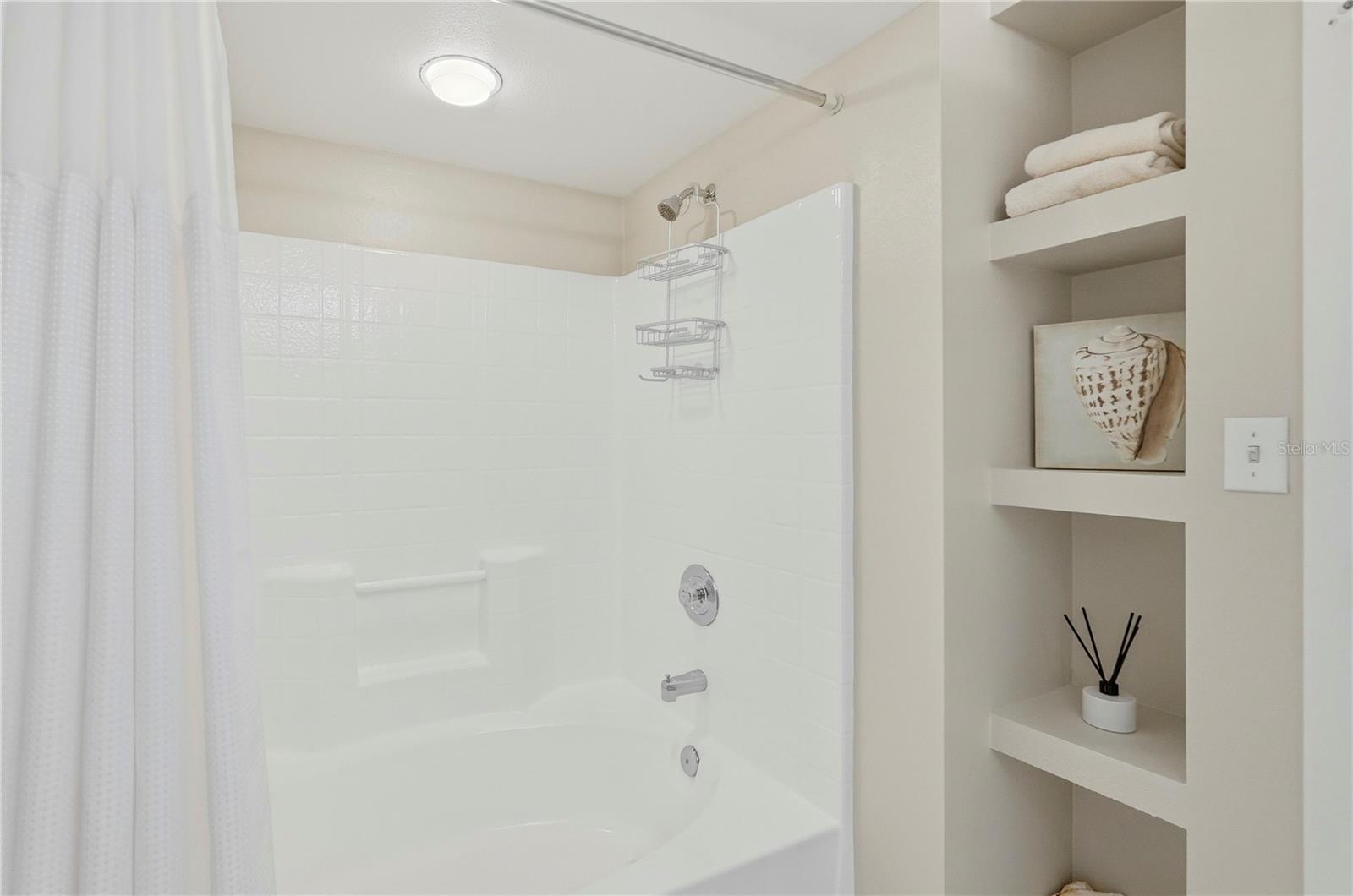 6085 BAHIA DEL MAR CIR #272, ST PETERSBURG, FL — photo 22